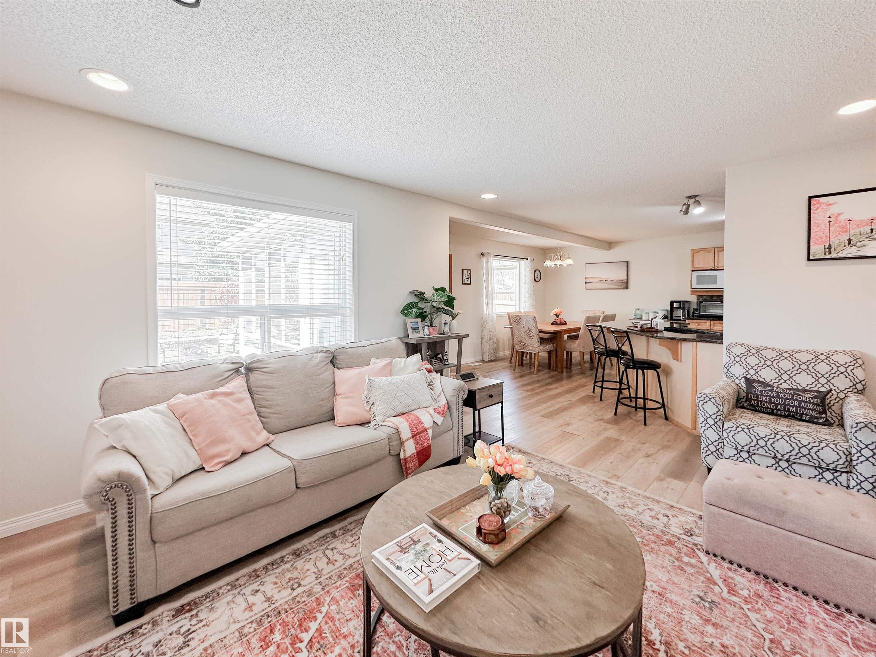 Photo 7 at 6 Norfolk Close, North Ridge, St. Albert