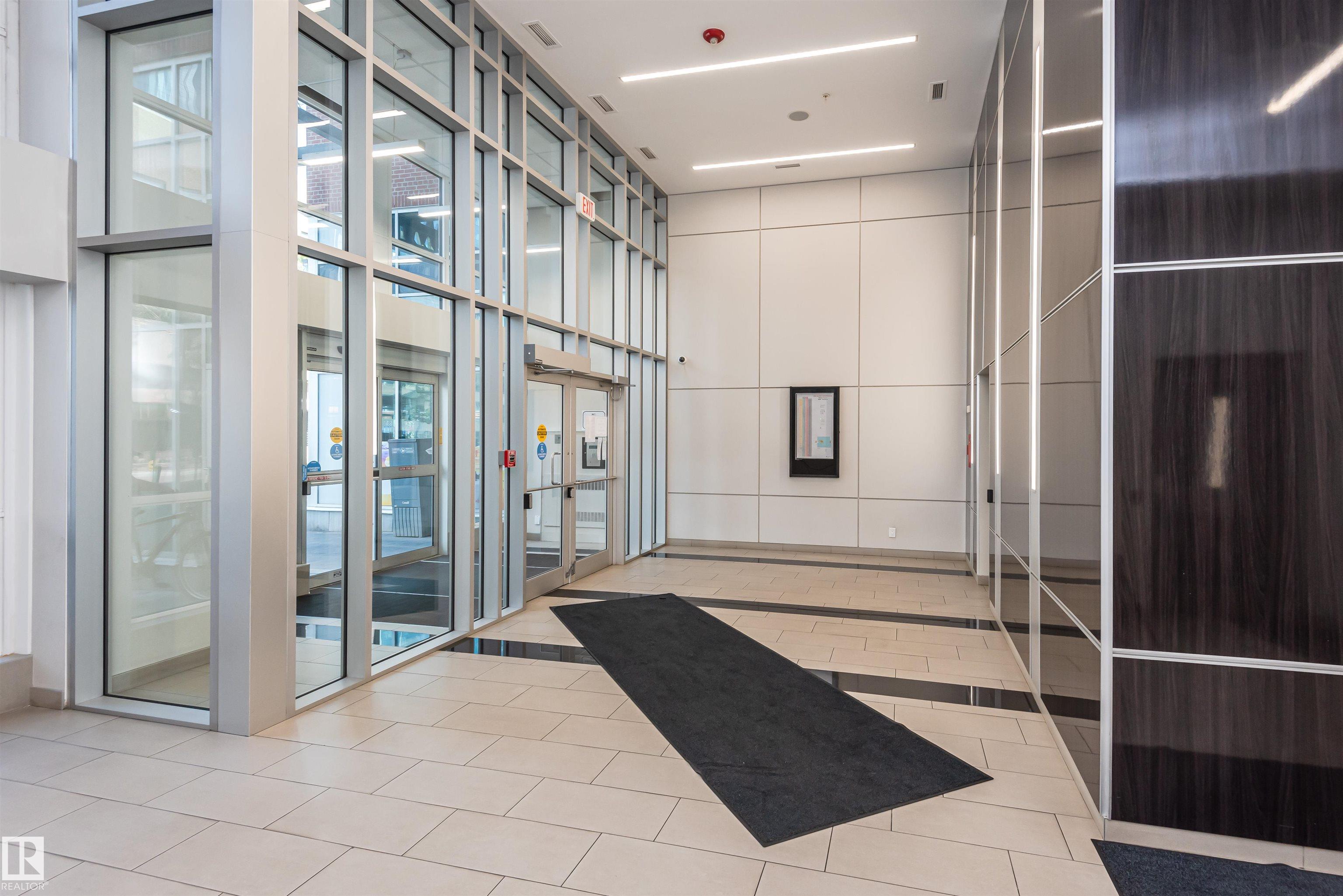 https://zimg.paragon.ice.com/ParagonImages/Property/PM/RAE/225399435/25/0/0/71a1784374c63b91ea1681b980f3ff93/1/b50bcc3325b340685a14da11c978959a/225399435-d6ce7c03-3d22-4423-8142-c864b169062d.JPG