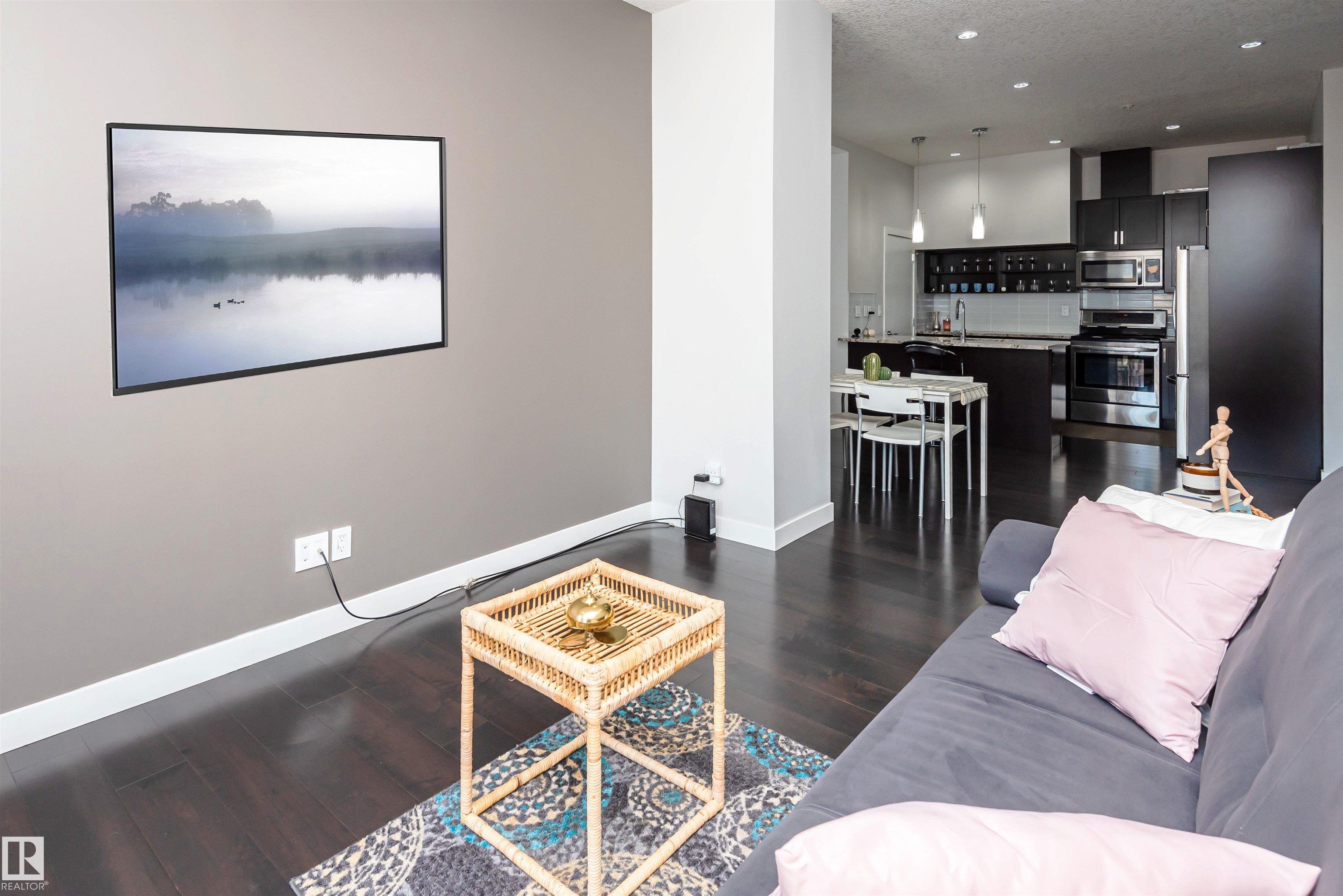https://zimg.paragon.ice.com/ParagonImages/Property/PM/RAE/225399435/6/0/0/b8a432de229722260c9211c6d79fc0c1/1/b50bcc3325b340685a14da11c978959a/225399435-3970a5d9-e756-4348-b1f6-b832528be815.JPG