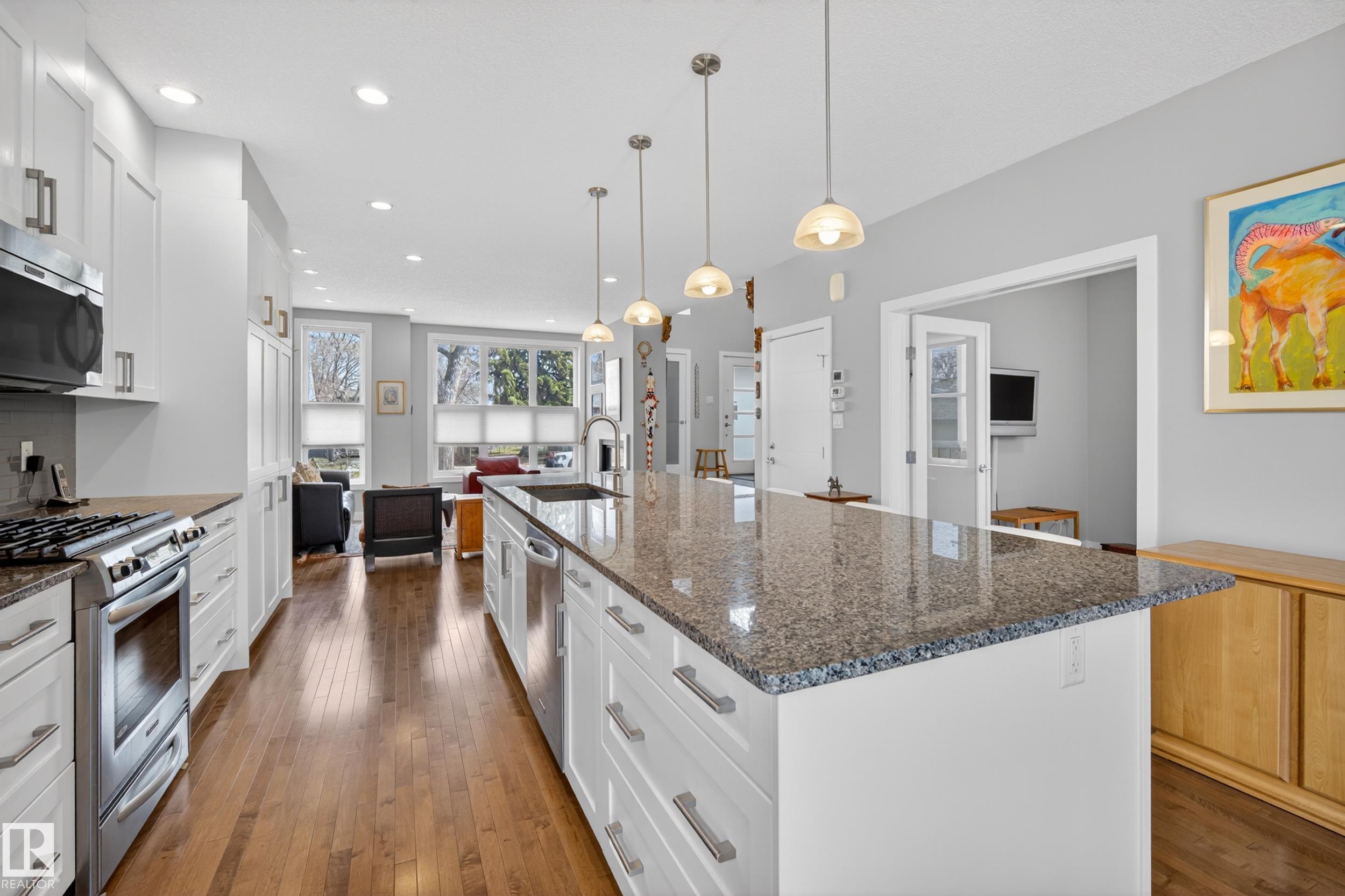 https://zimg.paragon.ice.com/ParagonImages/Property/PM/RAE/225399440/13/0/0/31913102472a398c9e32faab7d431825/1/fd921420f2b11004d089754d56759933/225399440-522e900a-cf59-4ab9-8483-781626509d4e.JPG