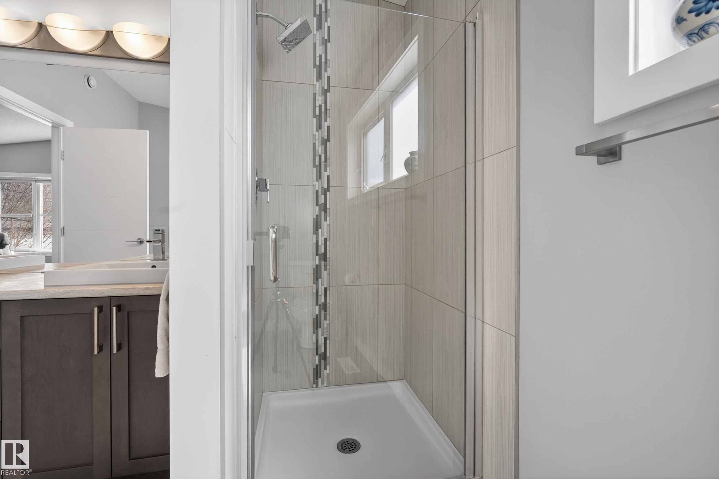 https://zimg.paragon.ice.com/ParagonImages/Property/PM/RAE/225399440/27/0/0/b5727d9ff276d3aae4ad901297103a1d/1/fd921420f2b11004d089754d56759933/225399440-fd69d235-0eed-44c8-ab9a-3301050fcb7a.JPG