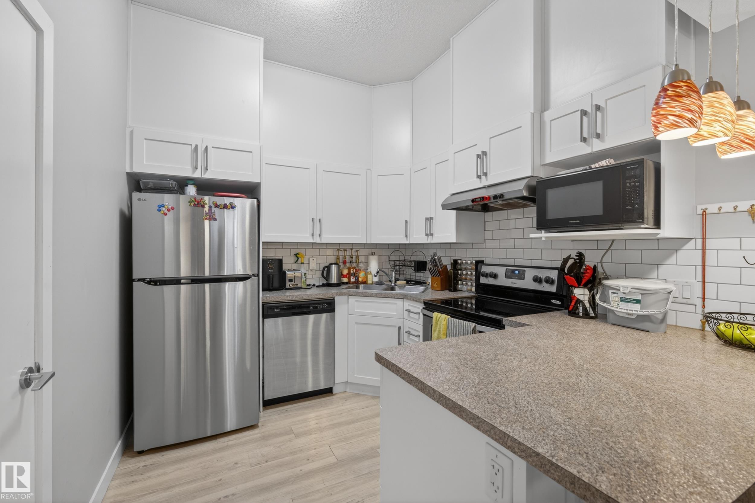 https://zimg.paragon.ice.com/ParagonImages/Property/PM/RAE/225399440/36/0/0/849e0ade313b28b906975614a725fd17/1/fd921420f2b11004d089754d56759933/225399440-a85b7ead-9325-40dd-9c82-f7aa443dbfe8.JPG
