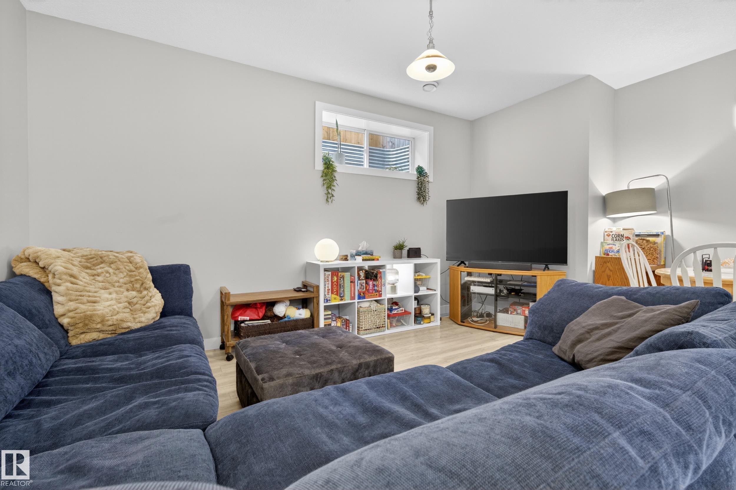 https://zimg.paragon.ice.com/ParagonImages/Property/PM/RAE/225399440/39/0/0/f80f636a802c2dffff9e55484f9ea84d/1/fd921420f2b11004d089754d56759933/225399440-70391c4b-f847-4240-aa18-ca86c90142e5.JPG