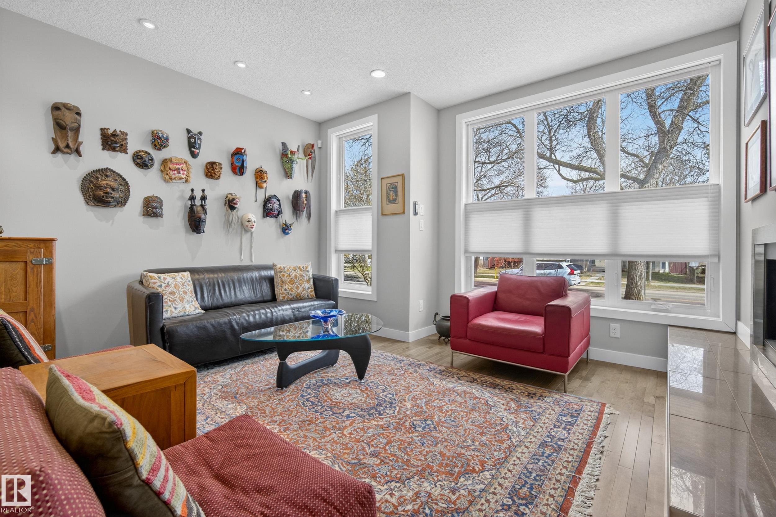 https://zimg.paragon.ice.com/ParagonImages/Property/PM/RAE/225399440/8/0/0/466fed6abf0c4006de7944ca74510685/1/fd921420f2b11004d089754d56759933/225399440-778bc45a-a2f4-40b9-853b-7f71e257861d.JPG