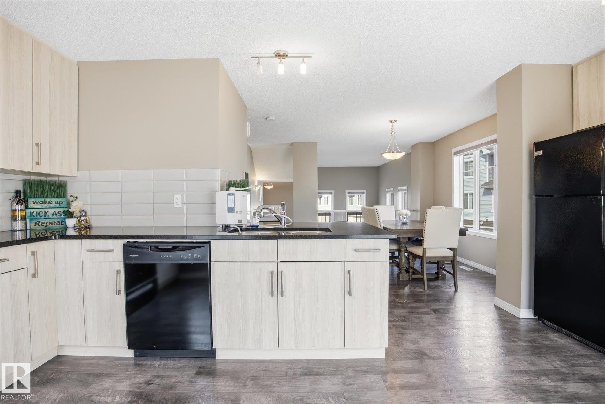 https://zimg.paragon.ice.com/ParagonImages/Property/PM/RAE/225399446/12/0/0/b29fee14316fecb8beced210198d8873/1/5e5258aab98f024b87e05814e687d8f3/225399446-2cf1da49-ed54-47a0-811d-68d5f5457220.JPG