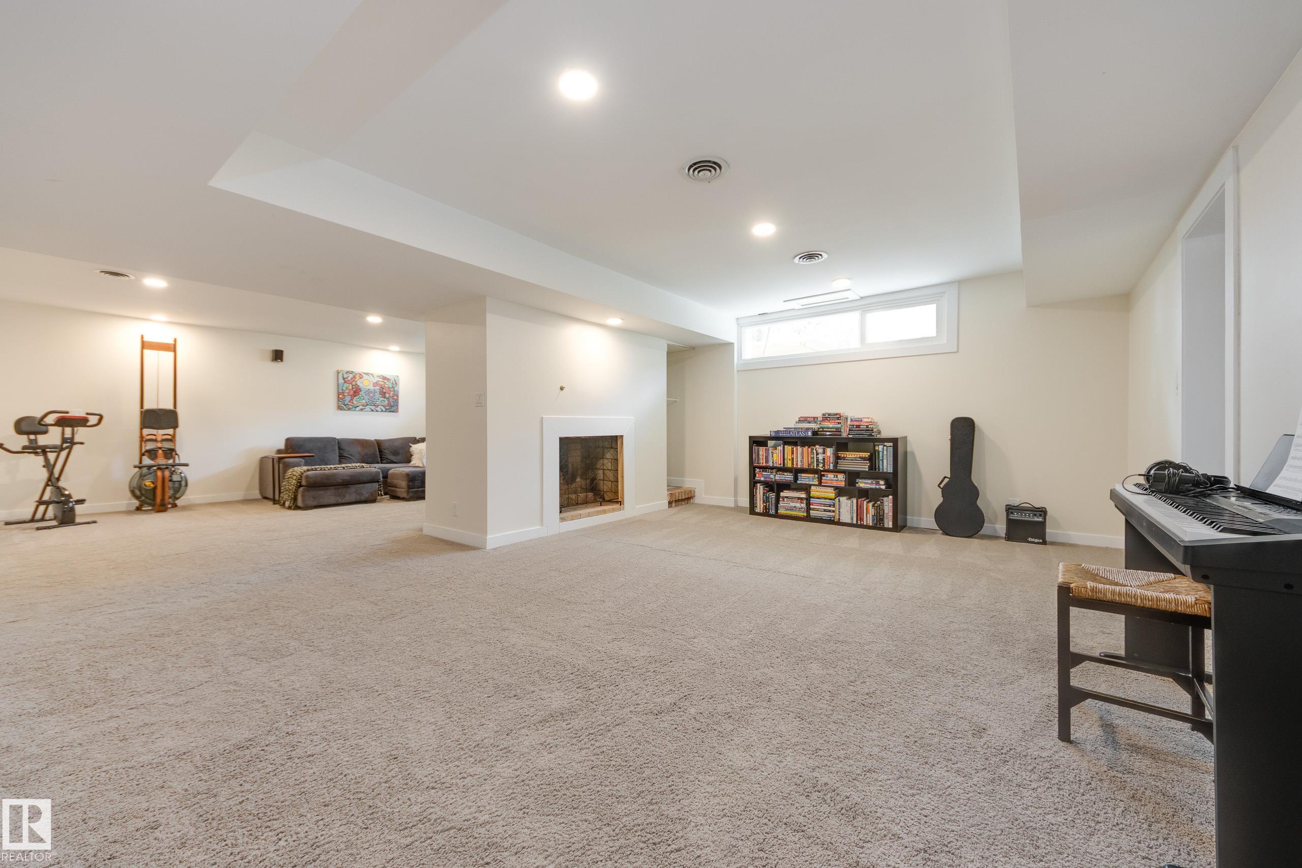 https://zimg.paragon.ice.com/ParagonImages/Property/PM/RAE/225399452/29/0/0/0513547458cfafb0a8f939c27b30272f/1/c584d0d6c80a954d9f0aa7608a9c62f2/225399452-b5d9a6a8-dda4-45b5-821c-67d50424d48e.JPG