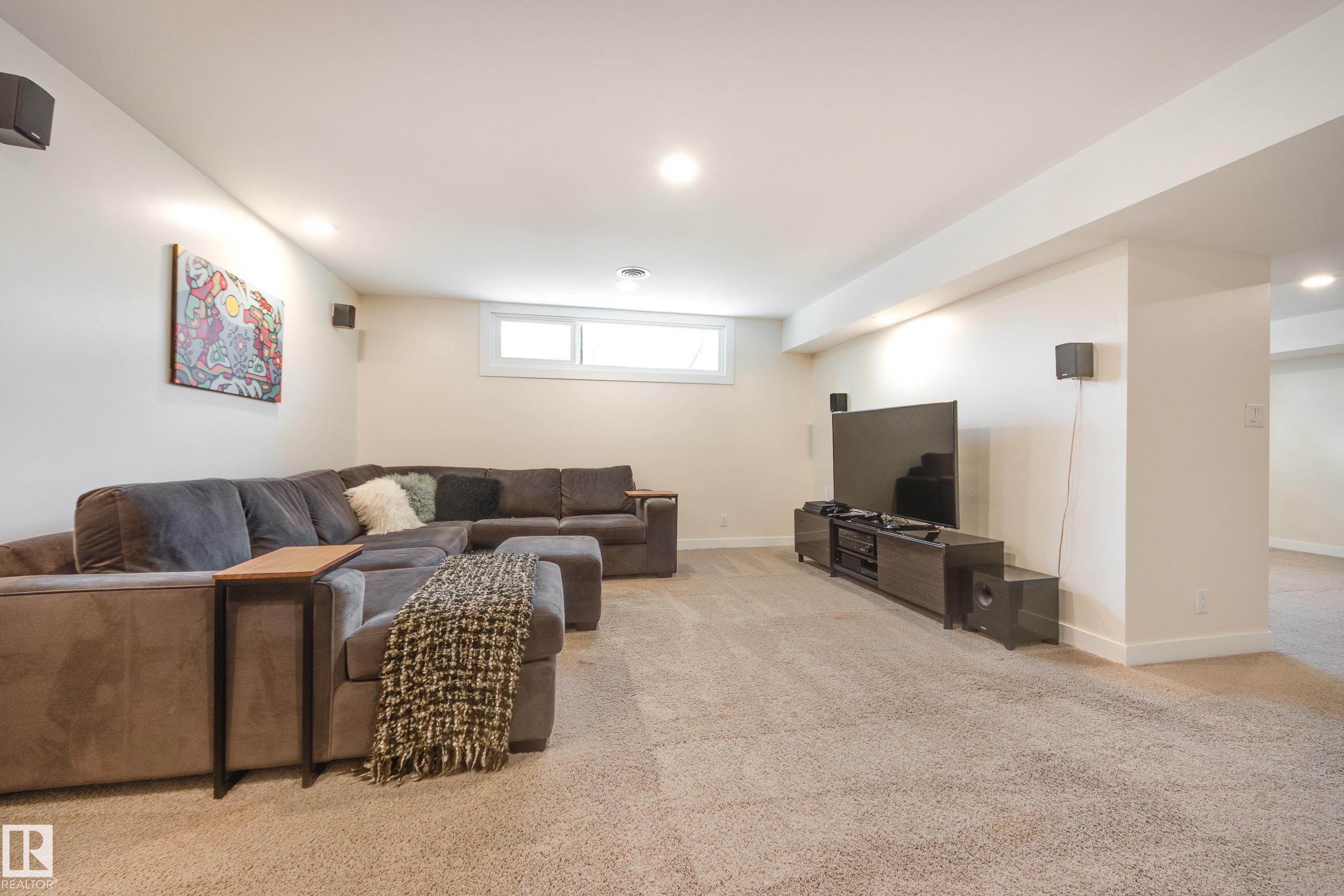 https://zimg.paragon.ice.com/ParagonImages/Property/PM/RAE/225399452/31/0/0/000ccce7ed69989d227238f58d400c64/1/c584d0d6c80a954d9f0aa7608a9c62f2/225399452-61bffbcc-e895-447a-90ce-de7c15bb64c4.JPG