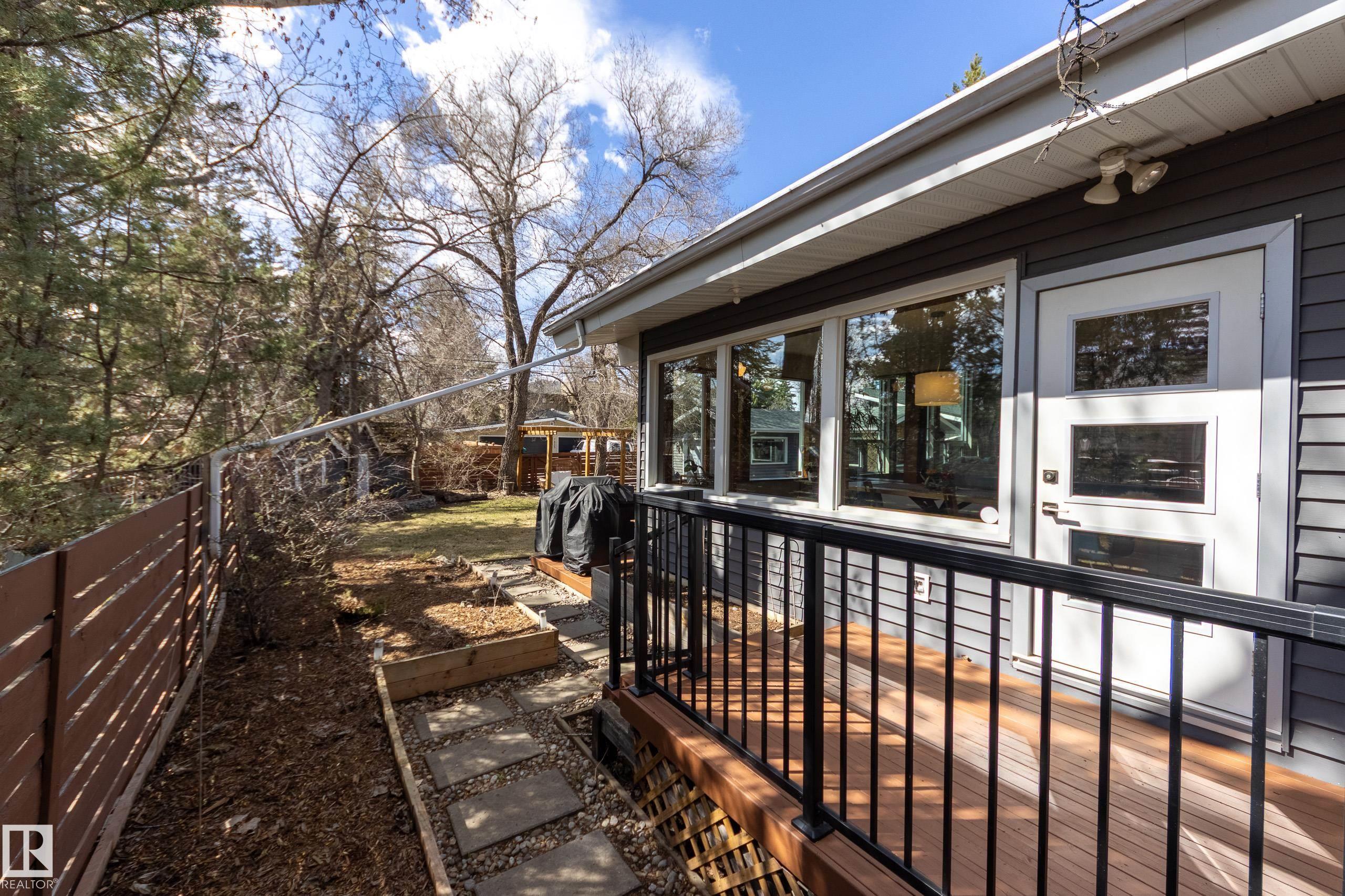 https://zimg.paragon.ice.com/ParagonImages/Property/PM/RAE/225399452/39/0/0/5f0132e53a829f4b68e671d7b9b131f9/1/c584d0d6c80a954d9f0aa7608a9c62f2/225399452-1a142aa3-8940-455e-b5a0-e01bb3cb3a2f.JPG