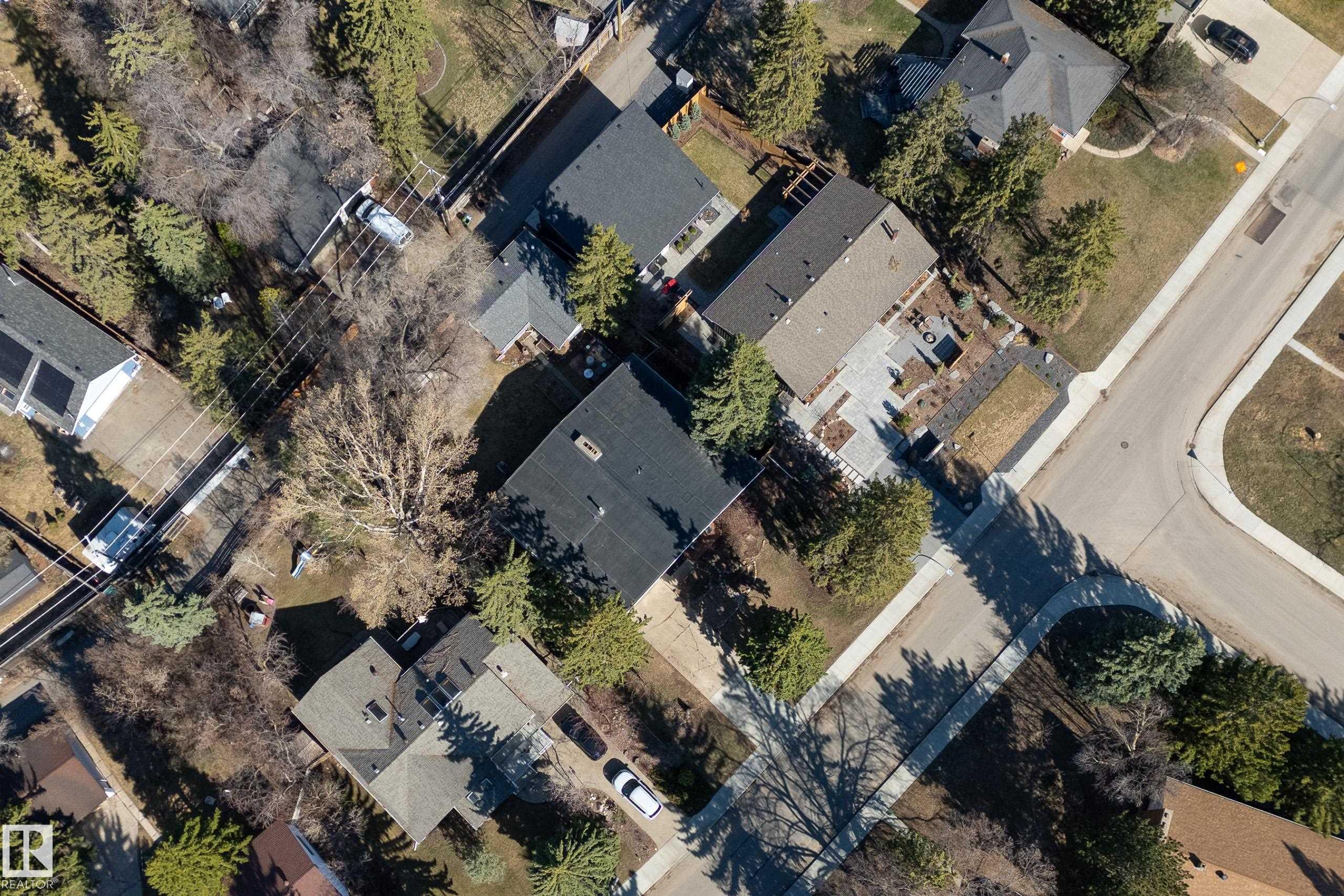 https://zimg.paragon.ice.com/ParagonImages/Property/PM/RAE/225399452/53/0/0/49fca7af2b916744c6edf1f088780779/1/c584d0d6c80a954d9f0aa7608a9c62f2/225399452-f5d3b2d9-1a7c-49ec-9472-cc8d9f1f47f6.JPG
