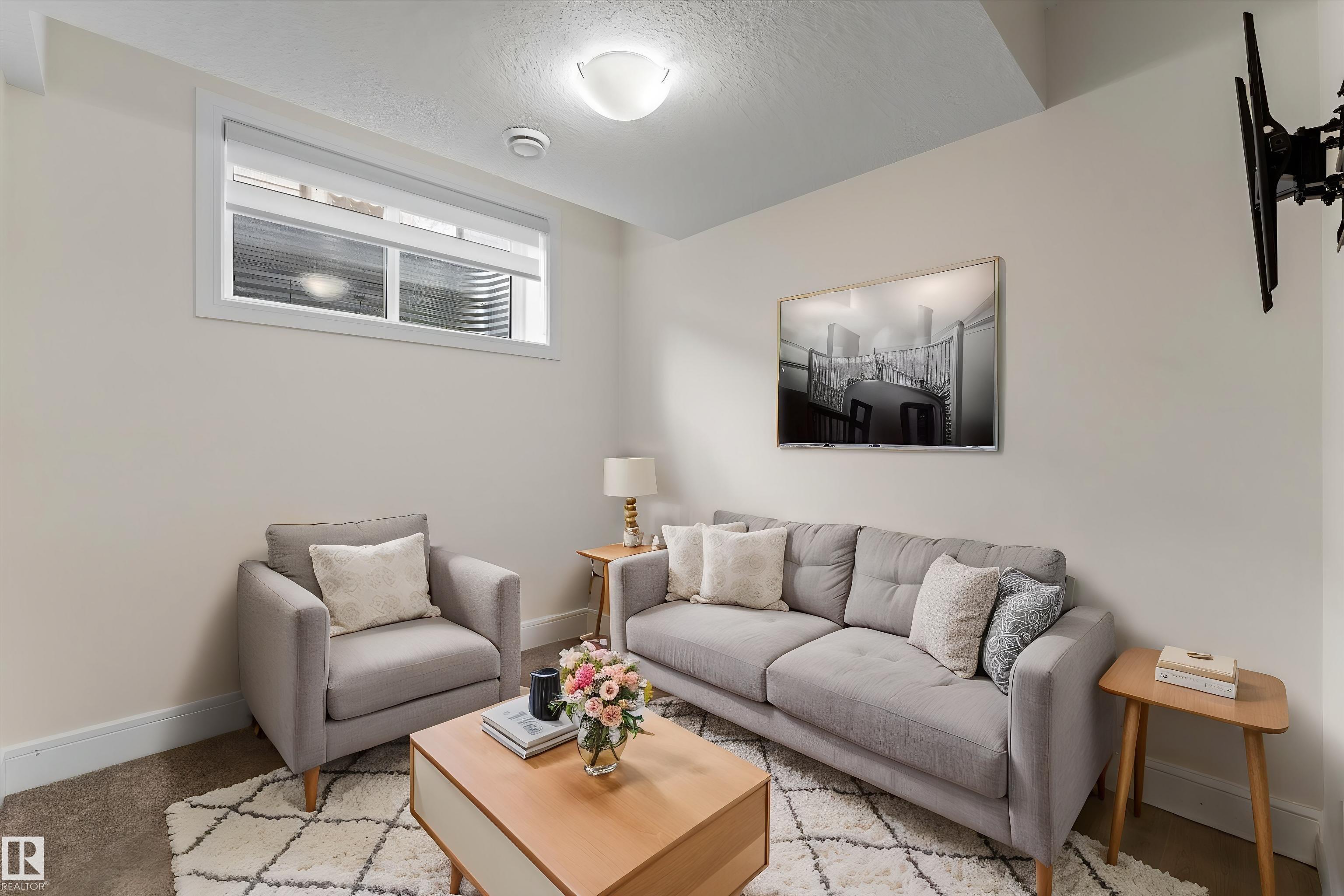 https://zimg.paragon.ice.com/ParagonImages/Property/PM/RAE/225399455/45/0/0/1d2da0618cff3eeb586c66e74229c5ec/1/90558ed7396d574ac97ef59848709f73/225399455-186cbfb4-8bf3-436e-b590-73c6f8197851.JPG