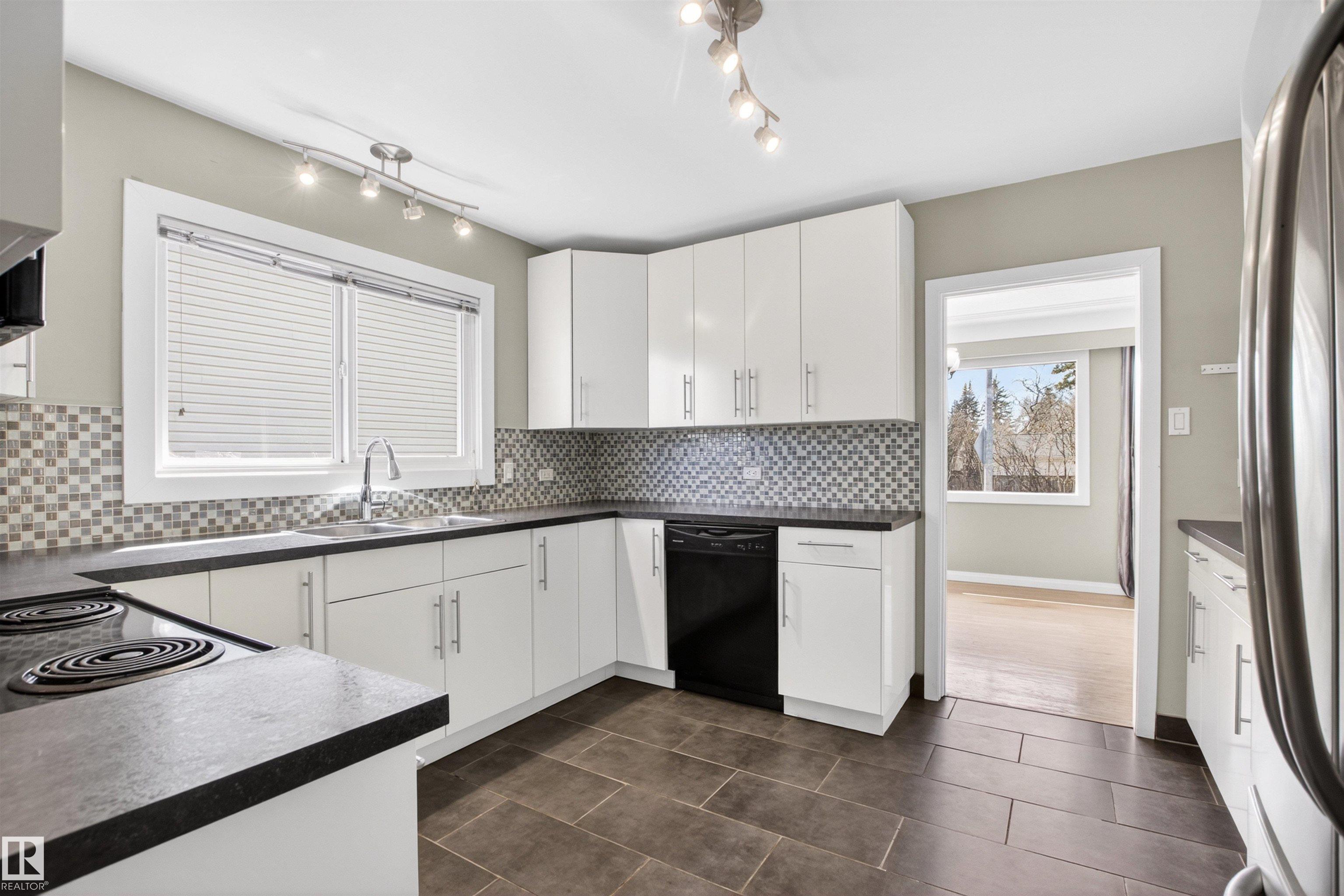Photo 9 at 14232 95 Avenue NW, Crestwood, Edmonton