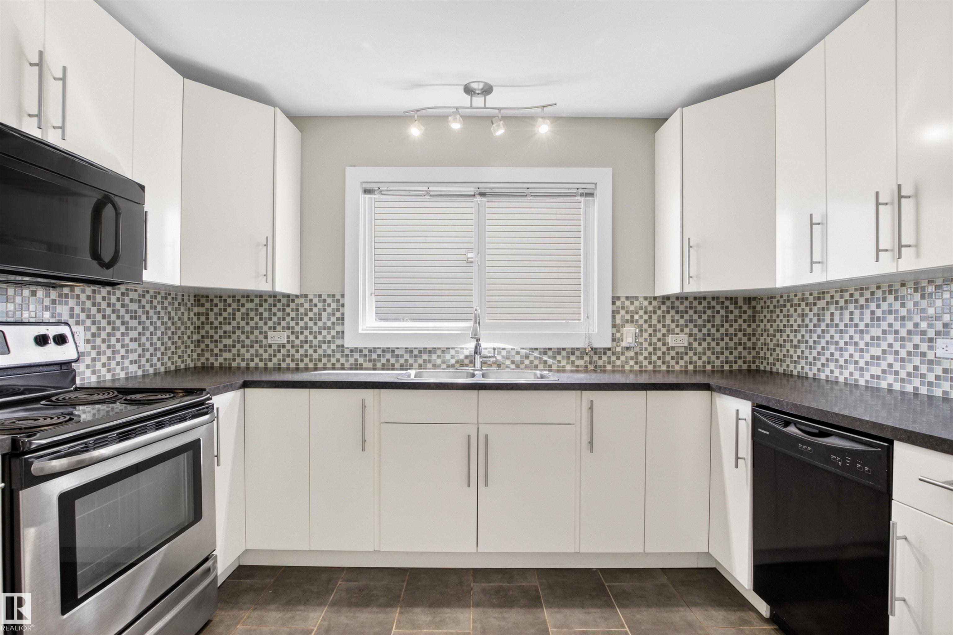 Photo 10 at 14232 95 Avenue NW, Crestwood, Edmonton