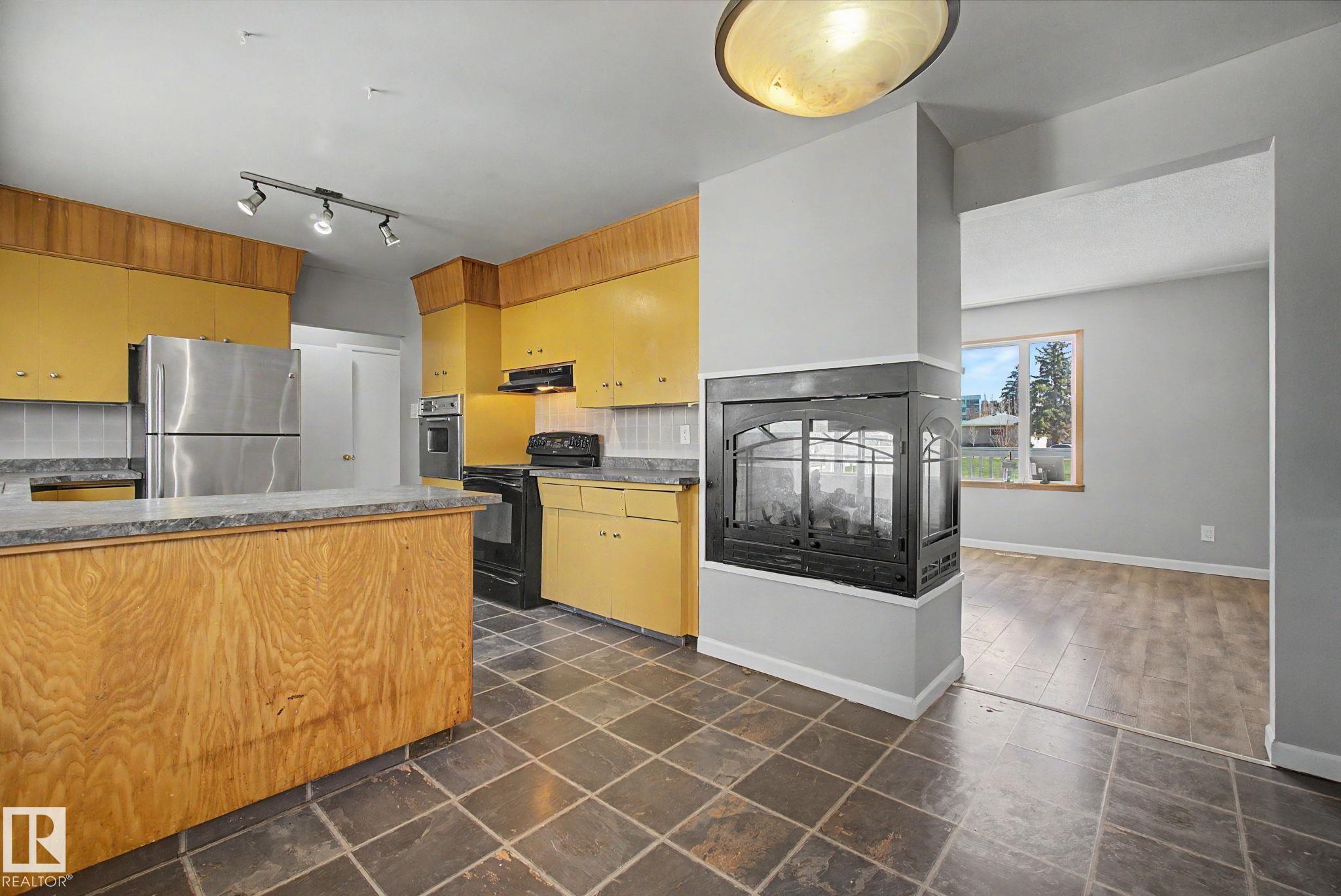 https://zimg.paragon.ice.com/ParagonImages/Property/PM/RAE/225399458/10/0/0/4498dea9e9f06e20319524682ca66456/1/50c6a0370d6f7b3c4c6da9b522076f5c/225399458-9bee28cf-aab9-435c-852a-511442f3a88d.JPG