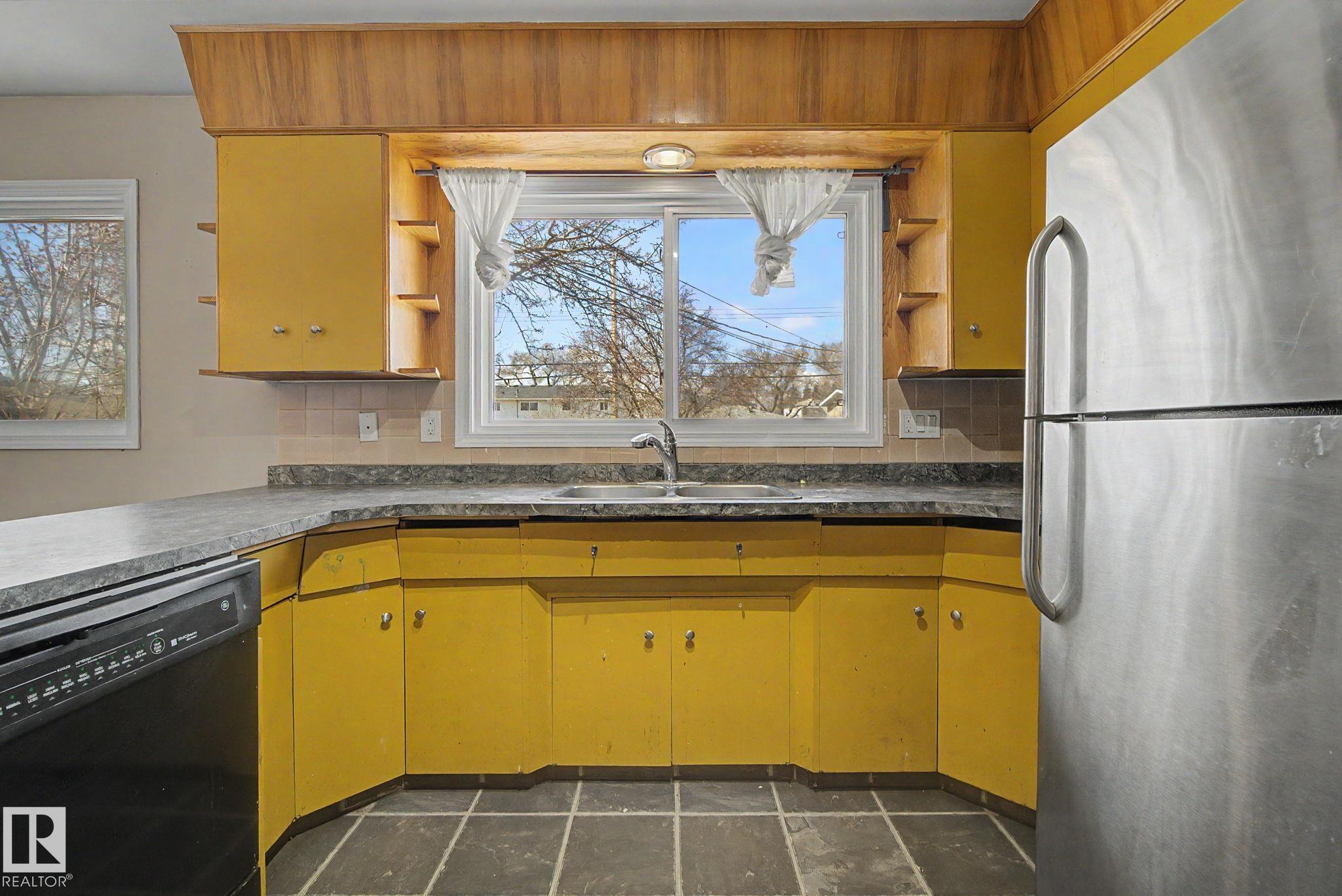 https://zimg.paragon.ice.com/ParagonImages/Property/PM/RAE/225399458/13/0/0/d122b33b0f056d57fe87ba9b4cf8c648/1/50c6a0370d6f7b3c4c6da9b522076f5c/225399458-8b8cef28-2cef-4c68-aac4-cccd2bf5d827.JPG