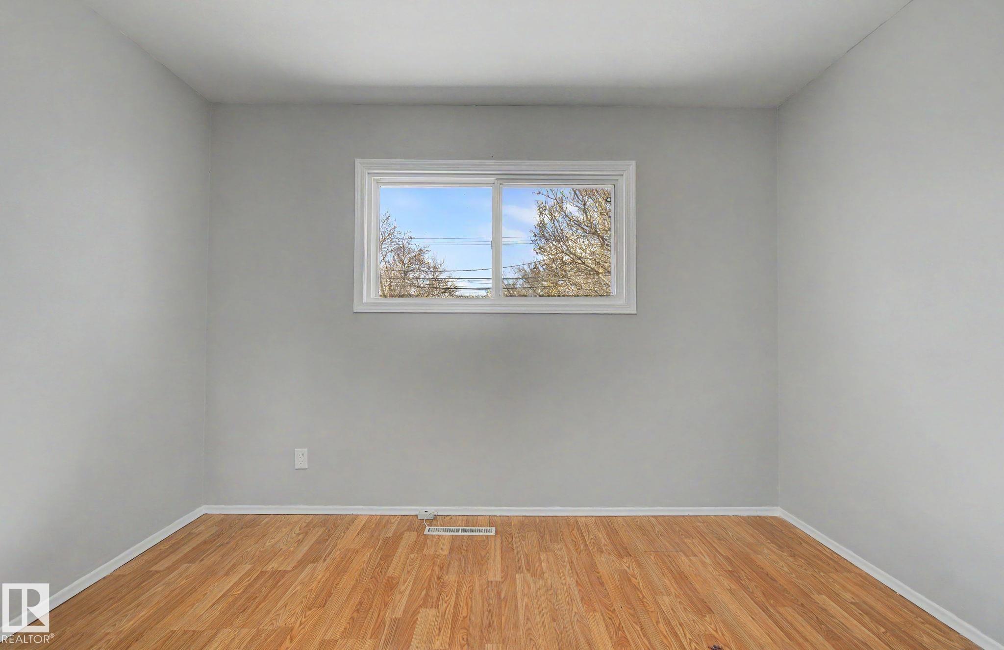 https://zimg.paragon.ice.com/ParagonImages/Property/PM/RAE/225399458/16/0/0/c77219d7005dba0c8e712233e48c9601/1/50c6a0370d6f7b3c4c6da9b522076f5c/225399458-5d75fab1-00ef-4034-9172-66ebd0ce64a5.JPG