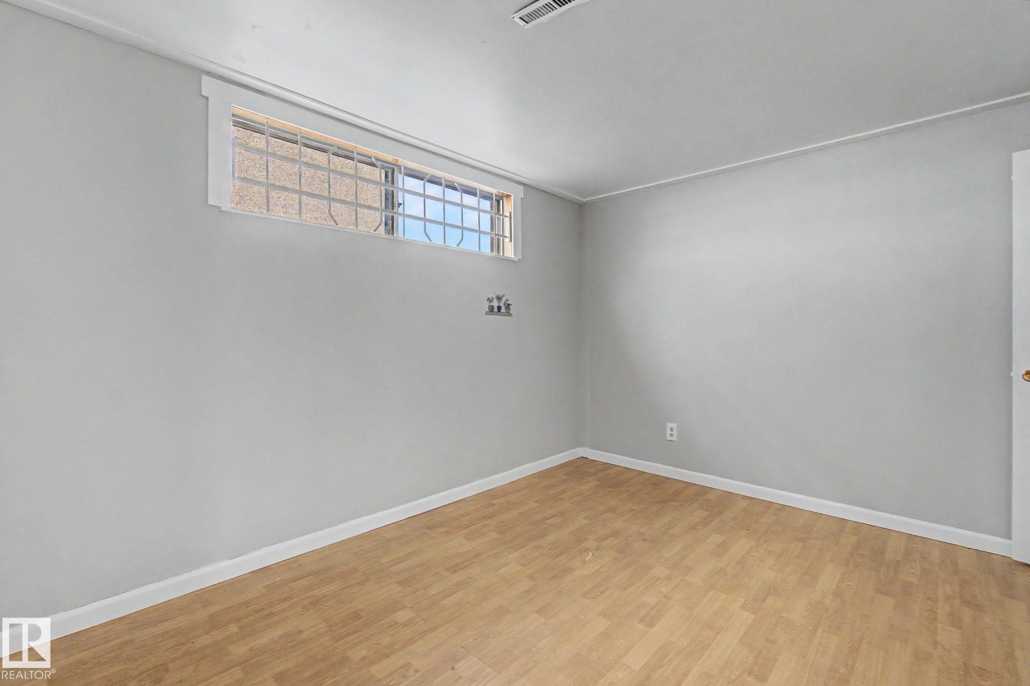 https://zimg.paragon.ice.com/ParagonImages/Property/PM/RAE/225399458/24/0/0/99a1300f26a8631a314b4d6dda6ac4d6/1/50c6a0370d6f7b3c4c6da9b522076f5c/225399458-8b4a0d07-9b32-4015-b3ba-96aa400454c9.JPG