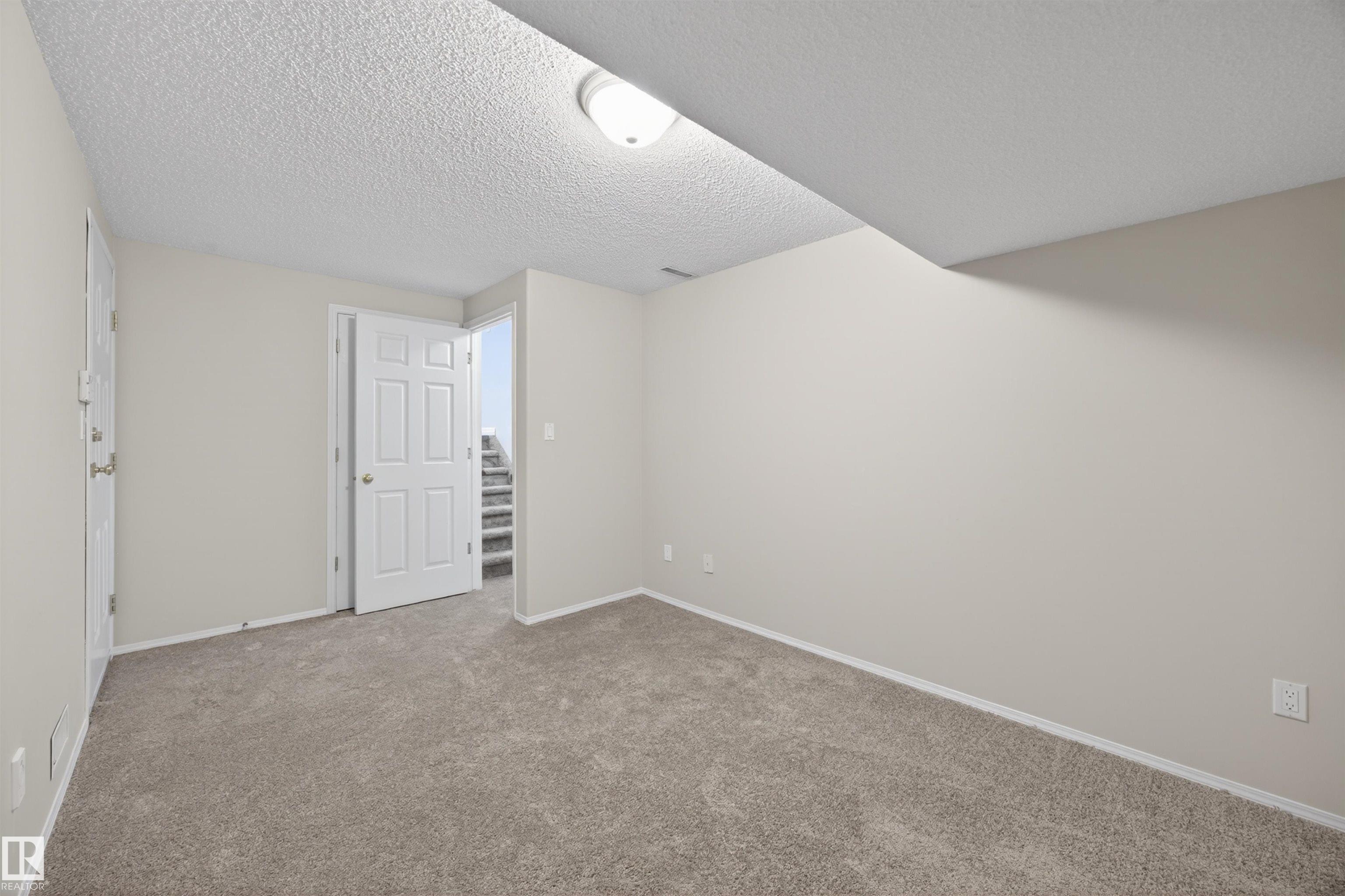 https://zimg.paragon.ice.com/ParagonImages/Property/PM/RAE/225399460/36/0/0/d22bc22ee40f2031988ae05a7b2ff469/1/579392ba0a01a99463dffa4098469559/225399460-cd2cfb53-3544-4fe5-9a44-7c1438b6731f.JPG