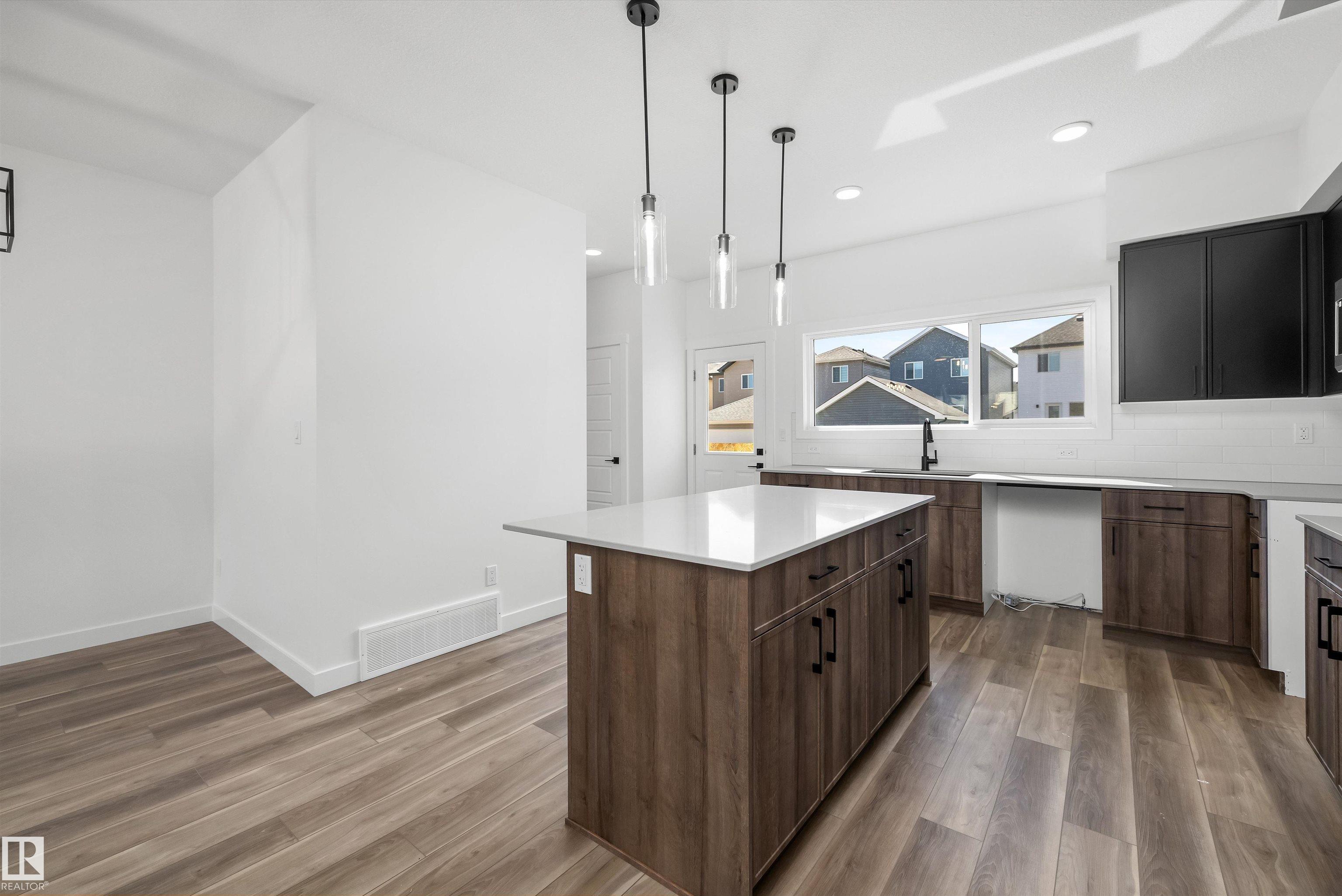 https://zimg.paragon.ice.com/ParagonImages/Property/PM/RAE/225399462/12/0/0/b6d35f4aaa279586b0d21aa5fa6e8401/1/82eba19eae05f3812d7c25958e929ef1/225399462-c4bdebb3-a409-47ef-9740-ad1446c6b517.JPG