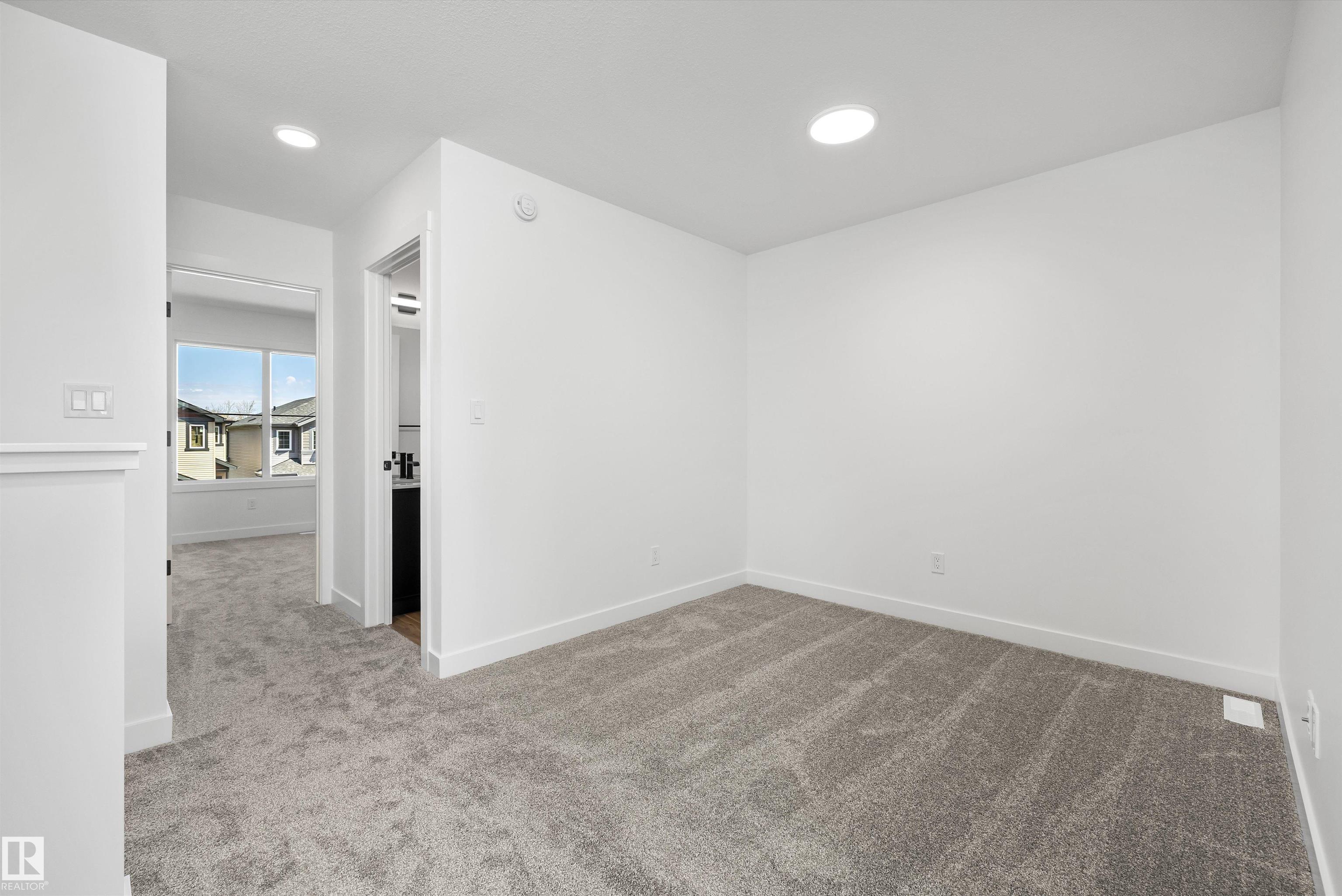 https://zimg.paragon.ice.com/ParagonImages/Property/PM/RAE/225399462/18/0/0/6e39022720a2ad267c10eaf5916764ca/1/82eba19eae05f3812d7c25958e929ef1/225399462-a7f68ca6-63b2-4663-b38a-8f1d4ae99bf4.JPG