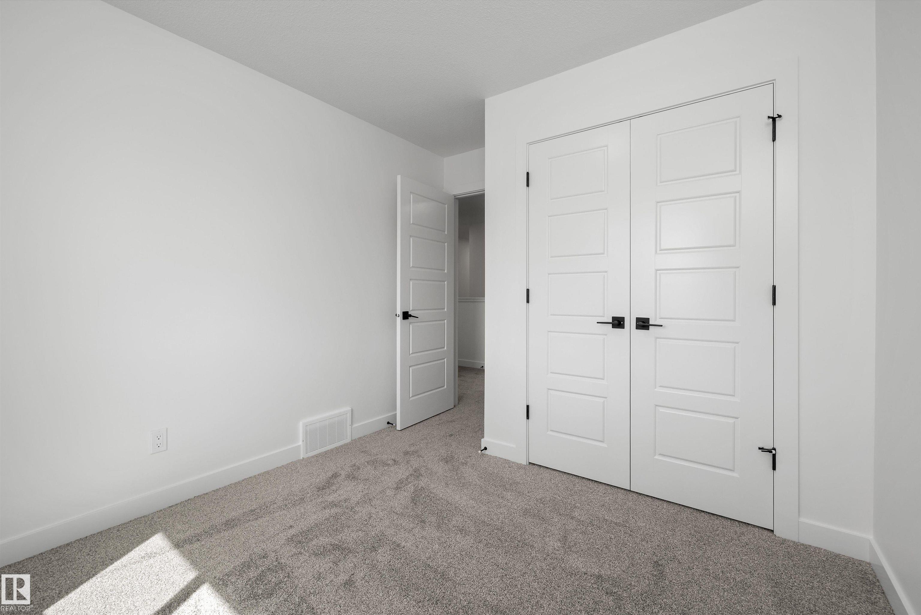 https://zimg.paragon.ice.com/ParagonImages/Property/PM/RAE/225399462/25/0/0/b305921d928d42d0f07a09433d05fac7/1/82eba19eae05f3812d7c25958e929ef1/225399462-87d5c3f4-76c9-45f6-af9c-95843866ce19.JPG