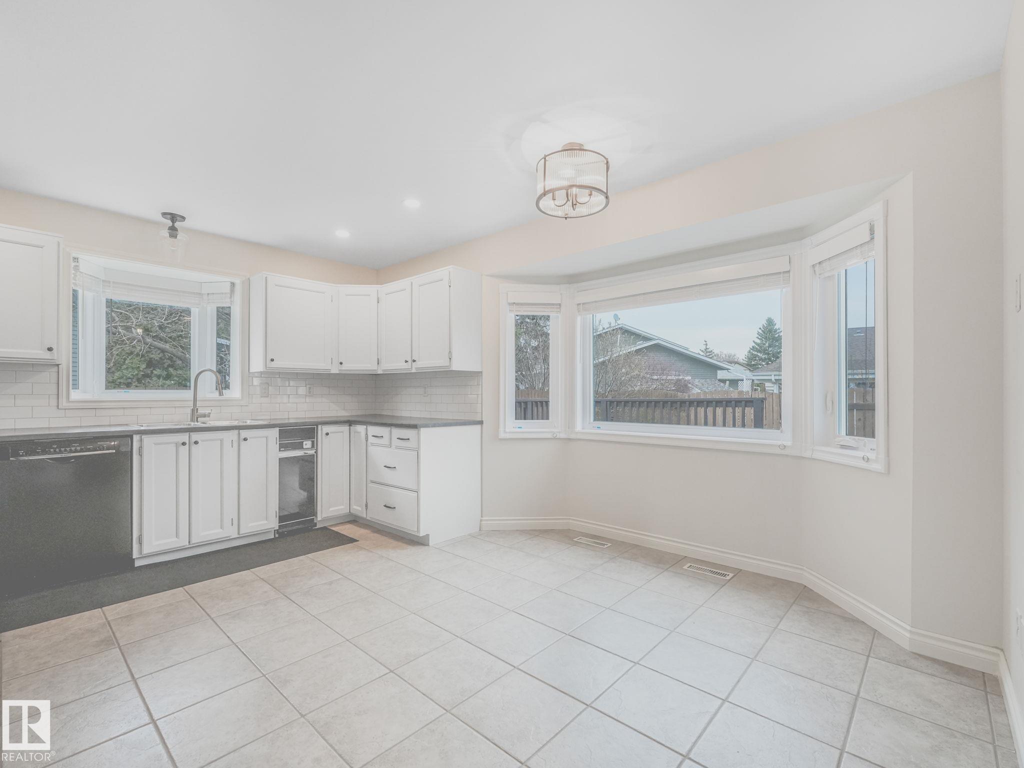 https://zimg.paragon.ice.com/ParagonImages/Property/PM/RAE/225399473/12/0/0/af7e707fc054a85d5dce577952bbe271/1/2981fd69443a07c87f9a8450b1030050/225399473-a178e1ec-83d4-477d-861a-cb5085d897d6.JPG