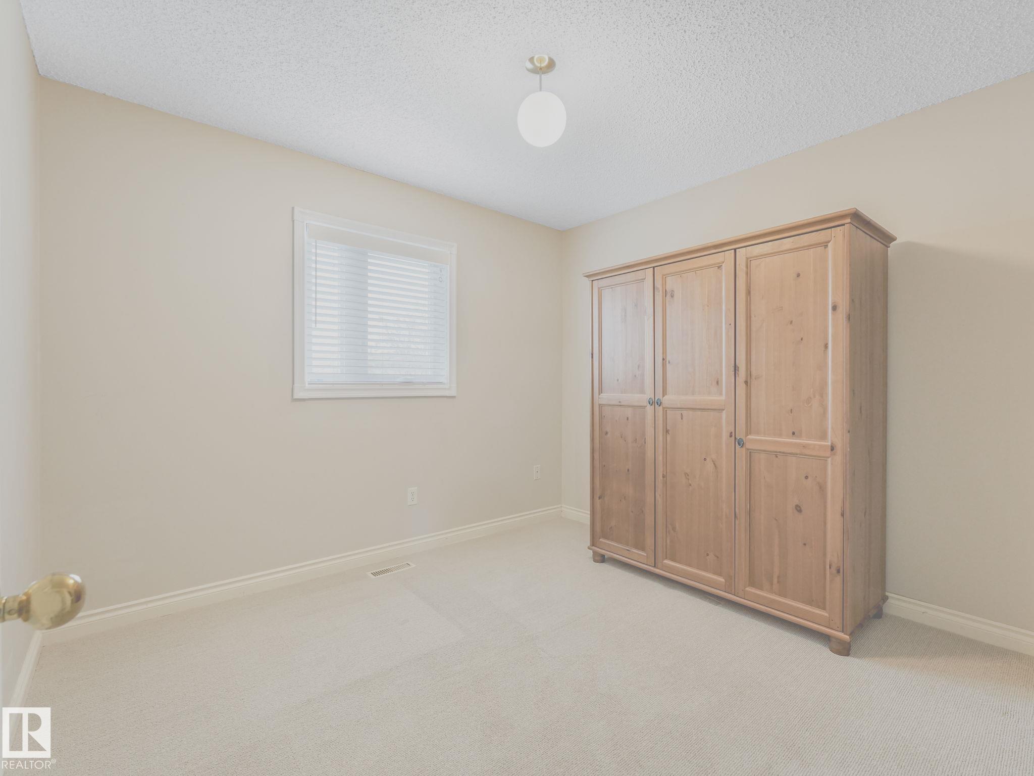 https://zimg.paragon.ice.com/ParagonImages/Property/PM/RAE/225399473/22/0/0/cd3a9abc920621735320e9ca1decc78f/1/2981fd69443a07c87f9a8450b1030050/225399473-18071fb6-a513-4ecb-bd32-e085b14ca9da.JPG