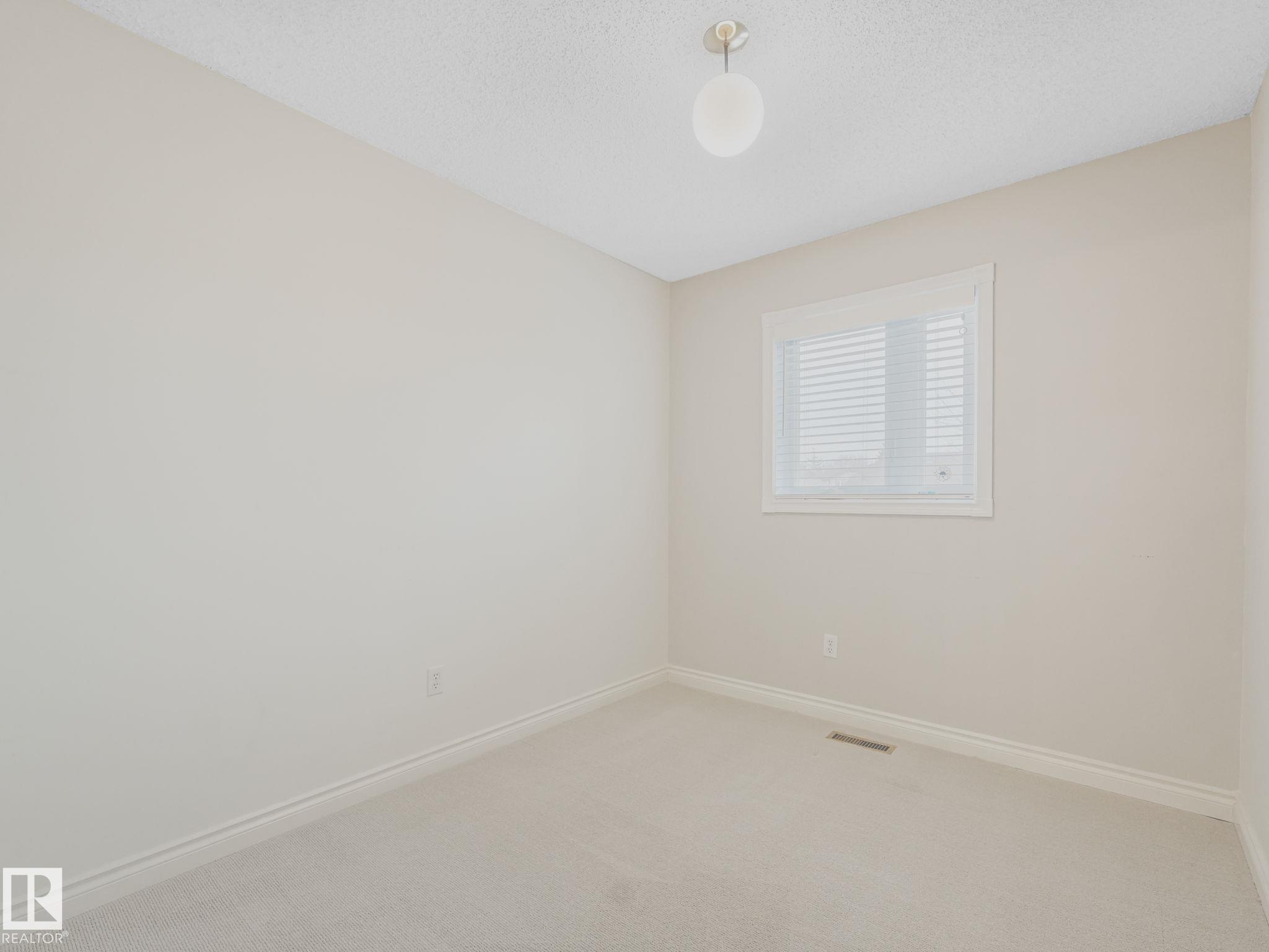 https://zimg.paragon.ice.com/ParagonImages/Property/PM/RAE/225399473/24/0/0/2db96c88e96f2a446546c58559f25d08/1/2981fd69443a07c87f9a8450b1030050/225399473-a78d97bf-1c1d-49ec-af6b-db8f319a5ff5.JPG