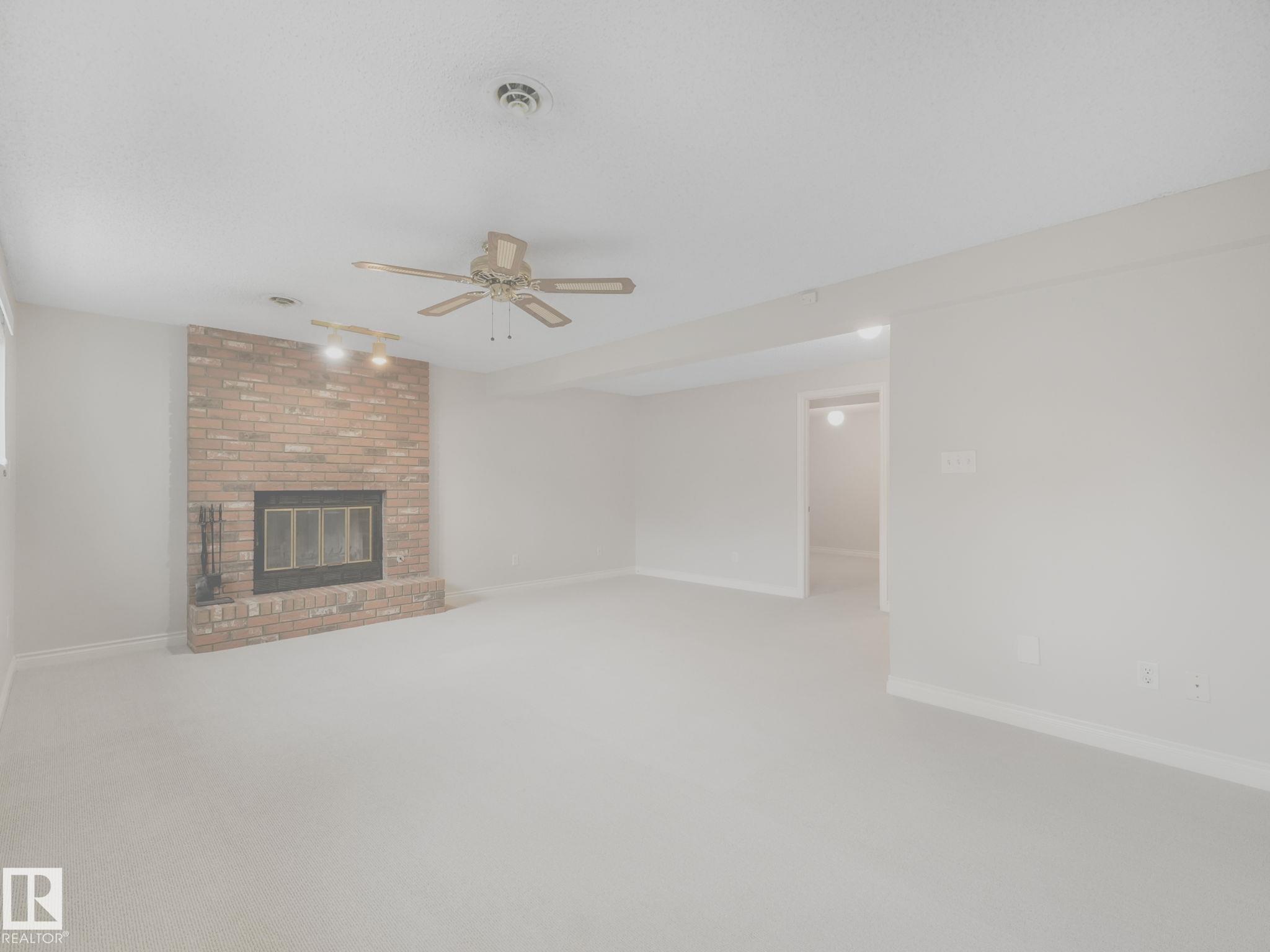 https://zimg.paragon.ice.com/ParagonImages/Property/PM/RAE/225399473/27/0/0/e5a3dced3f5714c74bb5c27e37debedc/1/2981fd69443a07c87f9a8450b1030050/225399473-943913a7-ea4b-4a5f-8691-9c103aa28f76.JPG
