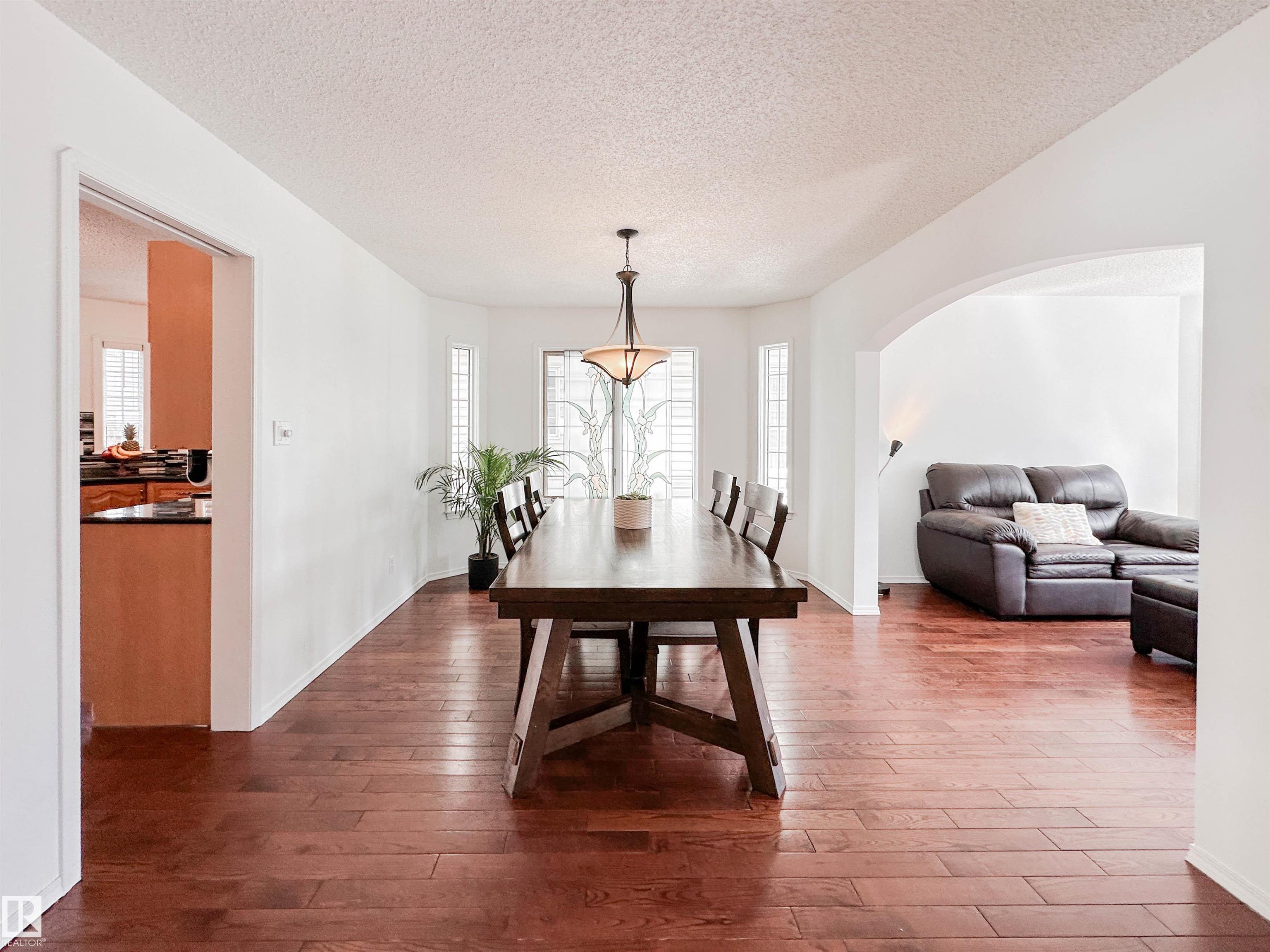 https://zimg.paragon.ice.com/ParagonImages/Property/PM/RAE/225399478/12/0/0/6e8c5fe7080d33546030a06763a34d2c/1/65c3f00e92c52e1851ae3d61f452a4dc/225399478-3f3f837e-7877-4f87-9164-e85ac9b0d674.JPG