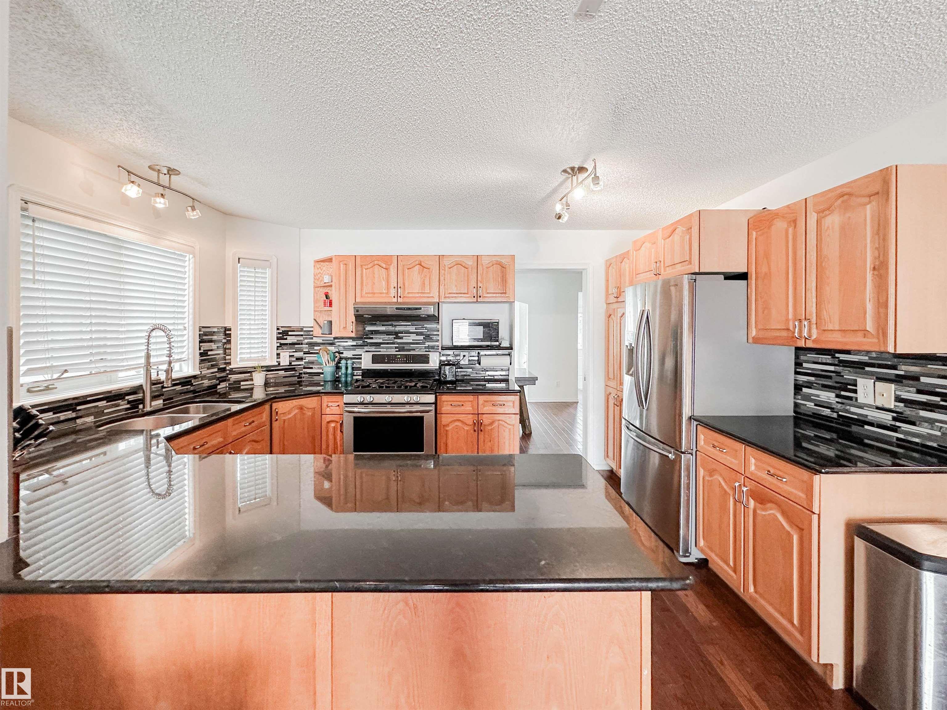 https://zimg.paragon.ice.com/ParagonImages/Property/PM/RAE/225399478/17/0/0/a8b7e1dee7ec42bda8584c8f7012b60d/1/65c3f00e92c52e1851ae3d61f452a4dc/225399478-455ab2e7-d4c1-4e85-a832-7c7184f56736.JPG