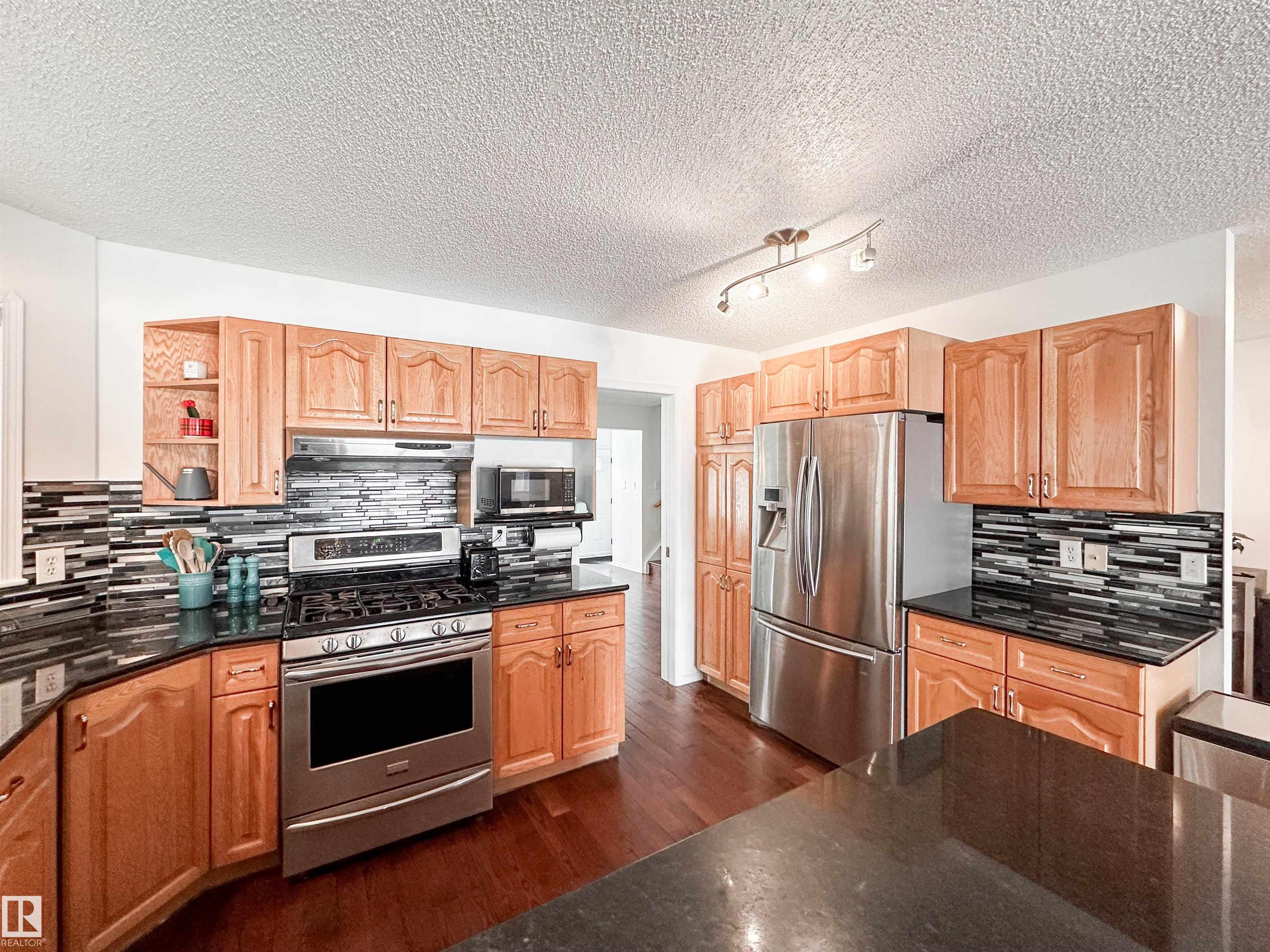 https://zimg.paragon.ice.com/ParagonImages/Property/PM/RAE/225399478/18/0/0/2a18f0ec4b363ae5f5d63ea8aec2e8e8/1/65c3f00e92c52e1851ae3d61f452a4dc/225399478-fe9274d9-5935-49c2-8c53-f835f768c3ff.JPG