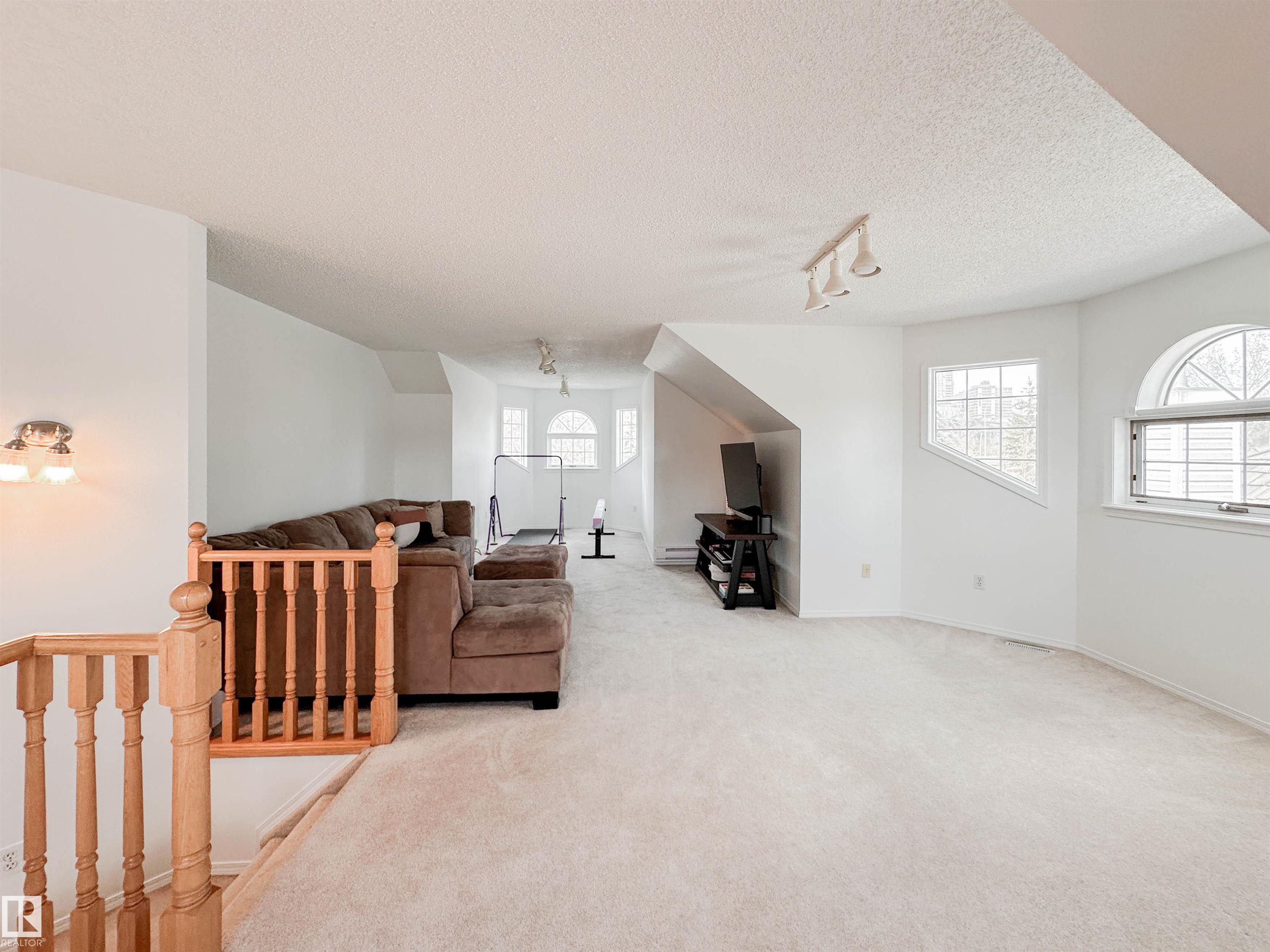 https://zimg.paragon.ice.com/ParagonImages/Property/PM/RAE/225399478/40/0/0/bc5f716c82ee54f2b58ce48bb7d2dca5/1/65c3f00e92c52e1851ae3d61f452a4dc/225399478-6e8b3617-9846-4a74-86b7-e4ca13f808d7.JPG