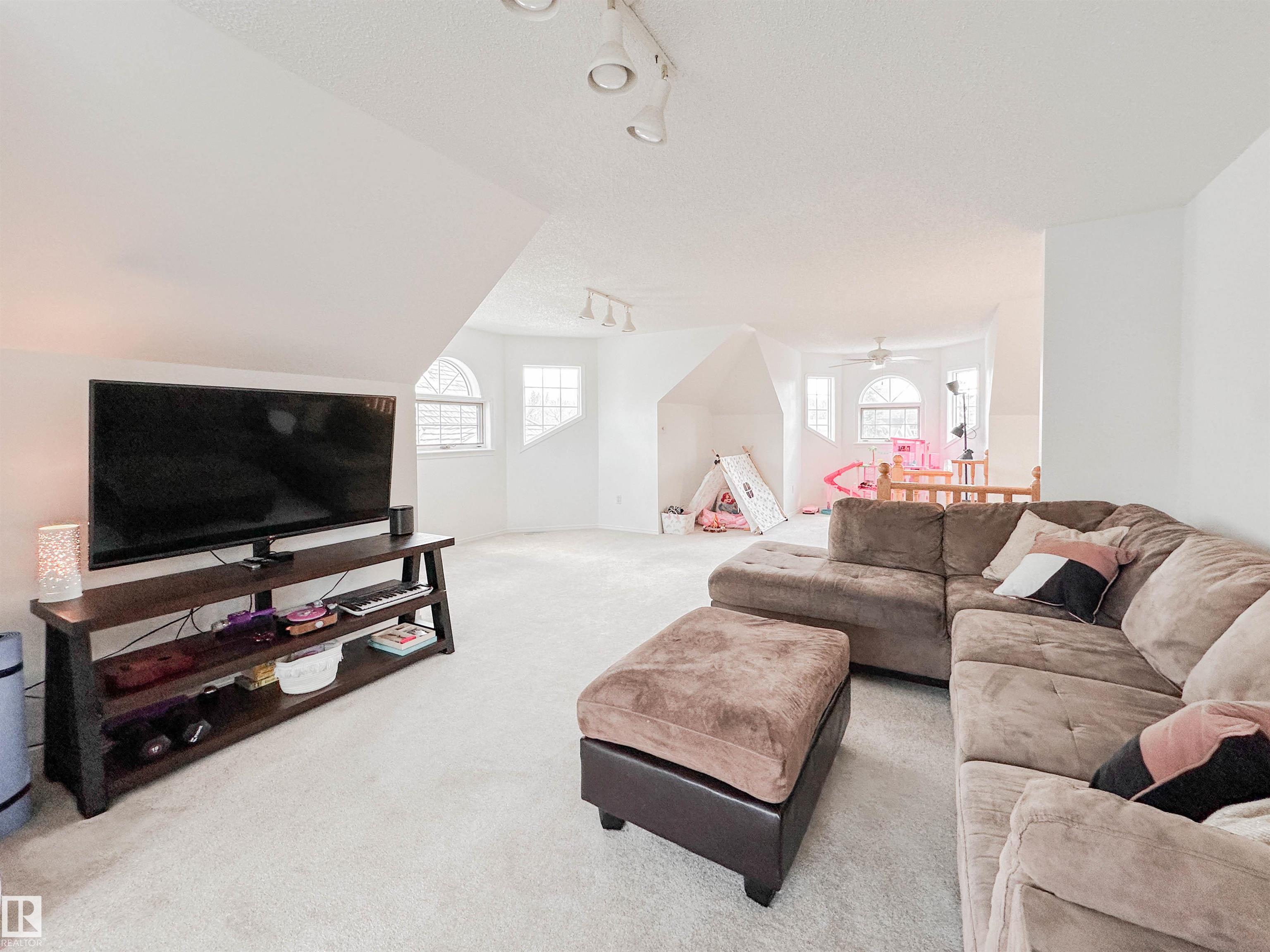 https://zimg.paragon.ice.com/ParagonImages/Property/PM/RAE/225399478/42/0/0/bfbc879cd7787ee7540d1d609333f1fe/1/65c3f00e92c52e1851ae3d61f452a4dc/225399478-11c2fc7f-5f76-4a2f-b715-49ffae31c55e.JPG