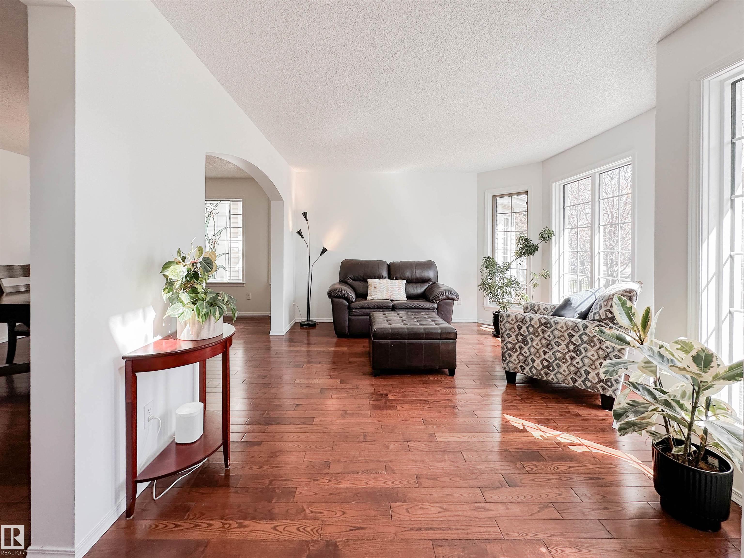 https://zimg.paragon.ice.com/ParagonImages/Property/PM/RAE/225399478/6/0/0/b95c2eff1610bb2757ffc6a17fa10233/1/65c3f00e92c52e1851ae3d61f452a4dc/225399478-69f9524e-8b29-4ad8-817e-ddf899814aed.JPG