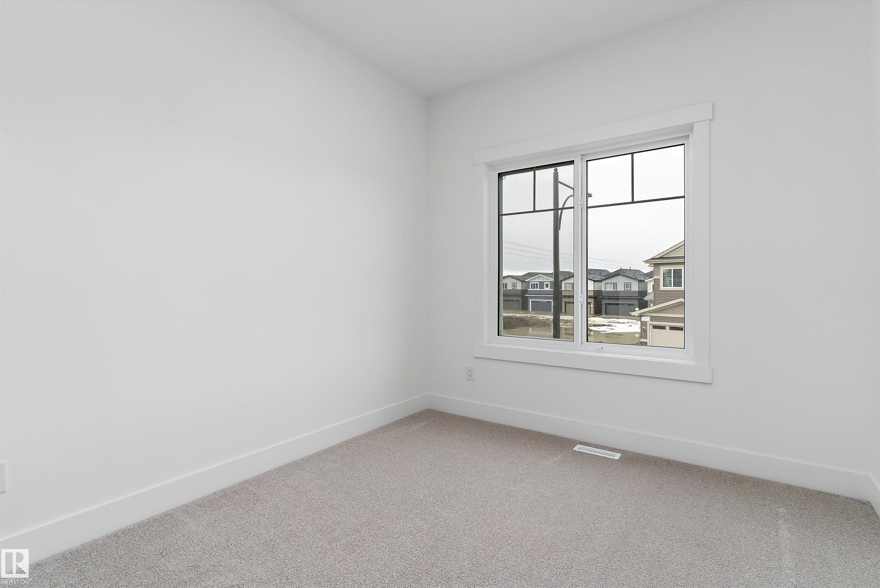 https://zimg.paragon.ice.com/ParagonImages/Property/PM/RAE/225399483/40/0/0/8db83f3ab81e3a00881b0905c8a28282/1/1784e07f0be405238197ca9e38a5cacc/225399483-e94916d7-9919-457b-899a-f1285cdf87f5.JPG