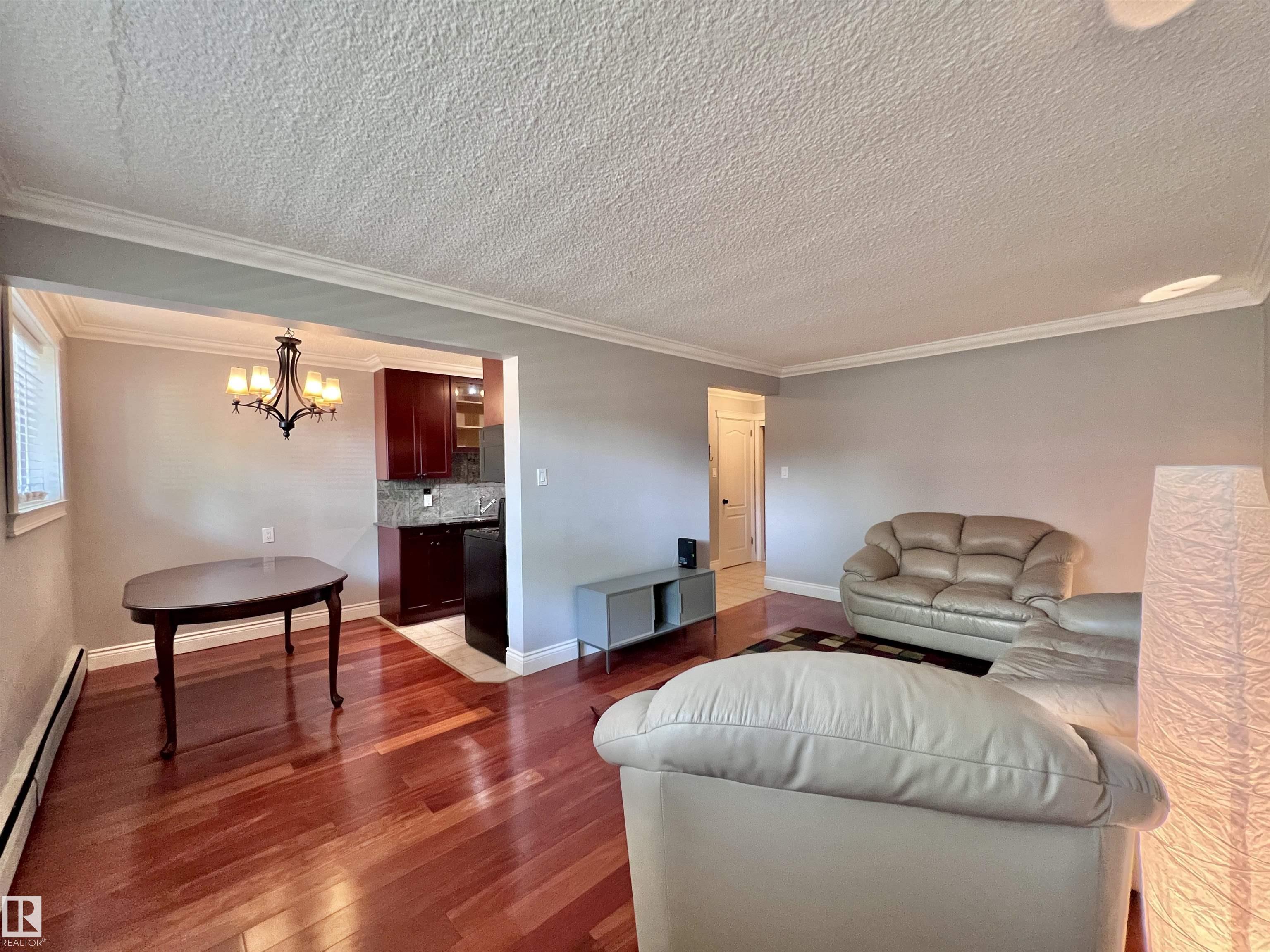 https://zimg.paragon.ice.com/ParagonImages/Property/PM/RAE/225399489/17/0/0/cc9fe3f9c6c261e3d43368871a21bec4/1/528e3a16b004158a94fb1a9aed745e59/225399489-a0d67b82-d72e-4fb0-89f9-d8f00b92f719.JPG