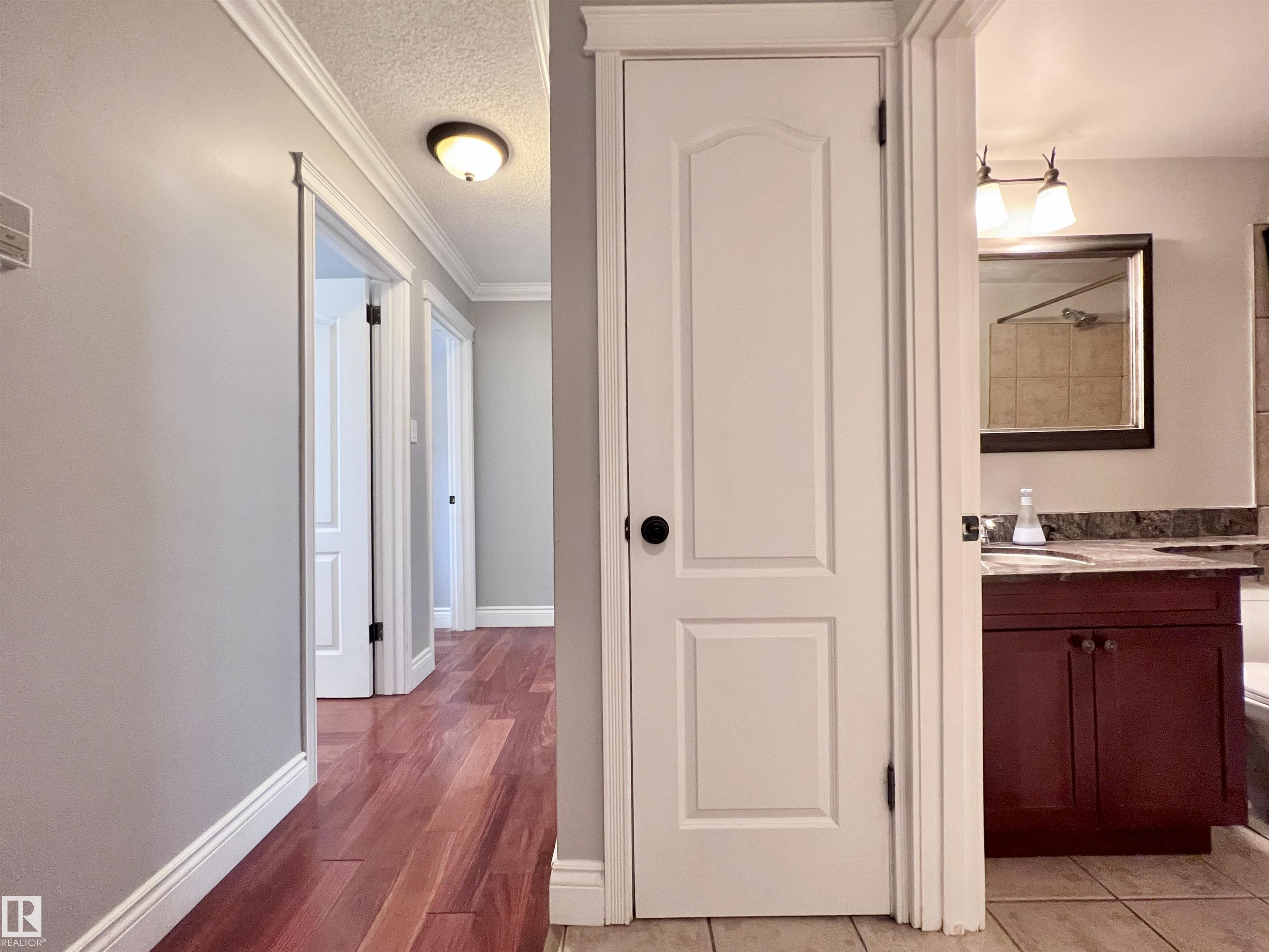 https://zimg.paragon.ice.com/ParagonImages/Property/PM/RAE/225399489/21/0/0/1cf89a1c33f66b46fc70e4c64fcb6968/1/528e3a16b004158a94fb1a9aed745e59/225399489-c7cfbe8b-3649-4993-9ad7-3accccc1c7c1.JPG