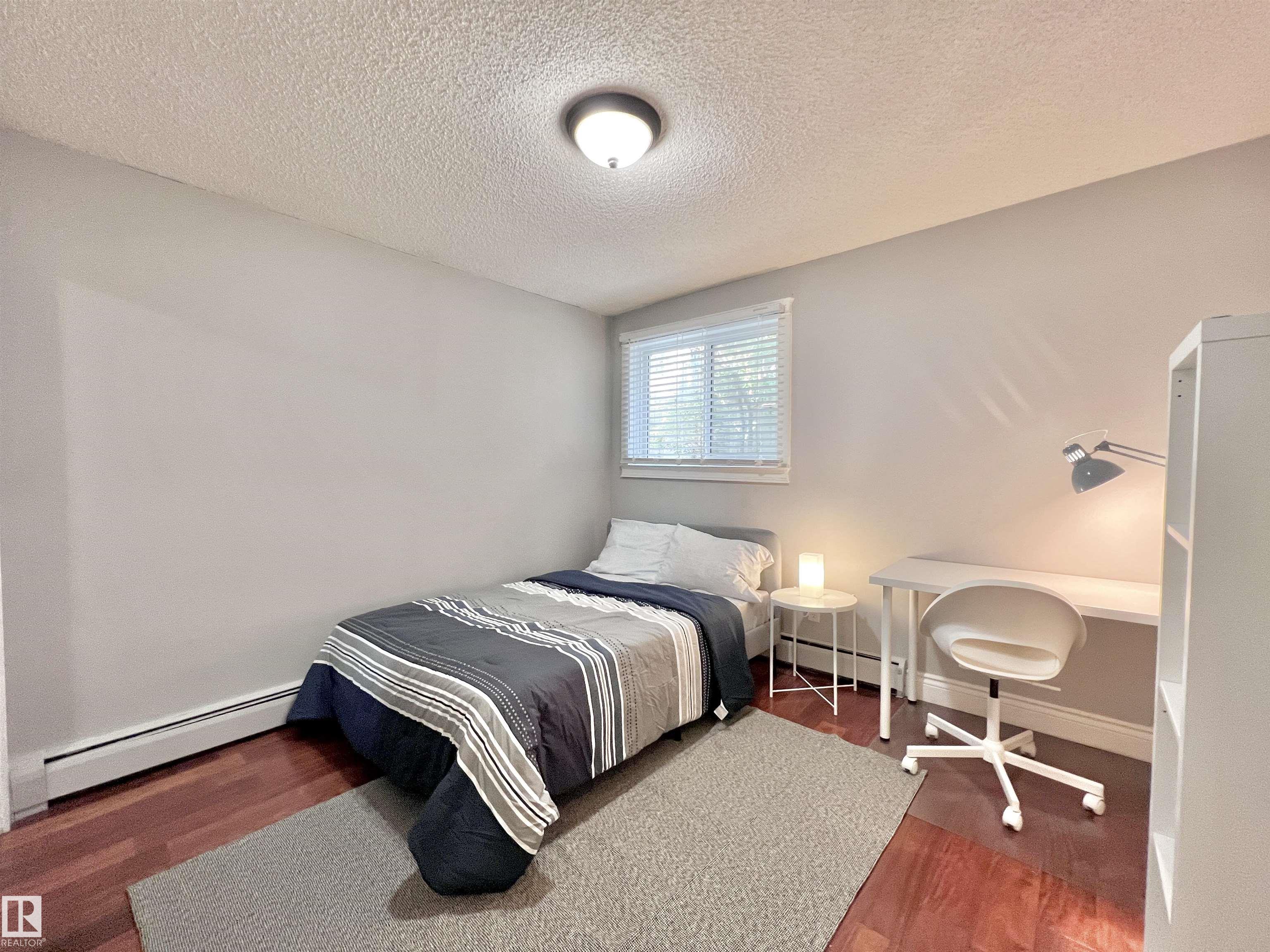 https://zimg.paragon.ice.com/ParagonImages/Property/PM/RAE/225399489/26/0/0/1f00e685abafbd7847ead022d3a787a3/1/528e3a16b004158a94fb1a9aed745e59/225399489-7fa63ed5-20bc-4b0c-81a8-032d660d3277.JPG