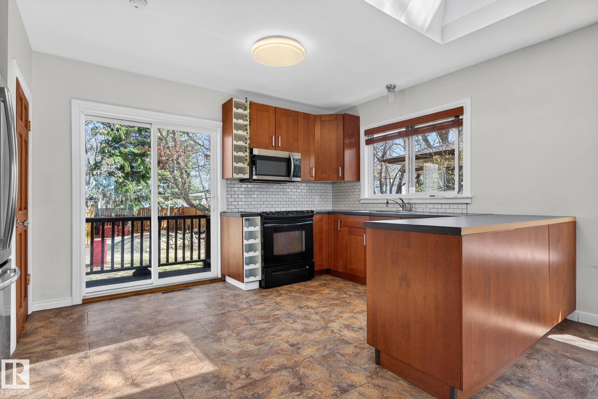 Photo 11 at 10409 83 Street NW, Forest Heights, Edmonton