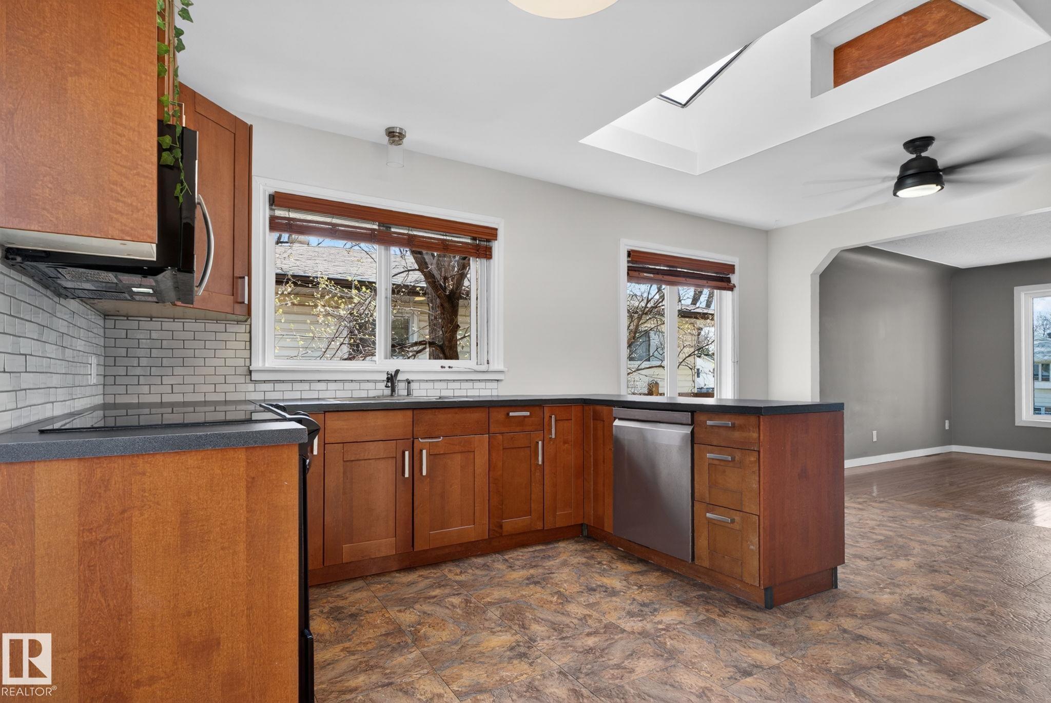 Photo 13 at 10409 83 Street NW, Forest Heights, Edmonton