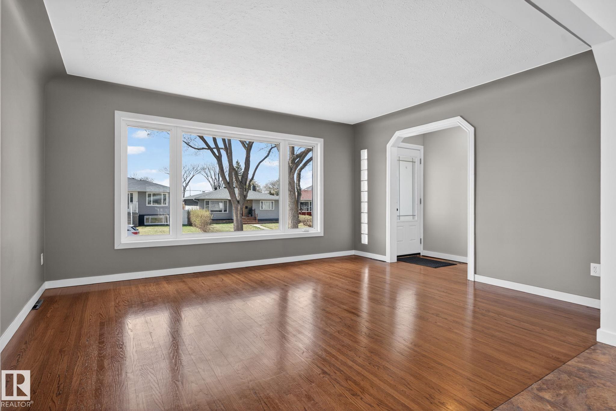 Photo 18 at 10409 83 Street NW, Forest Heights, Edmonton