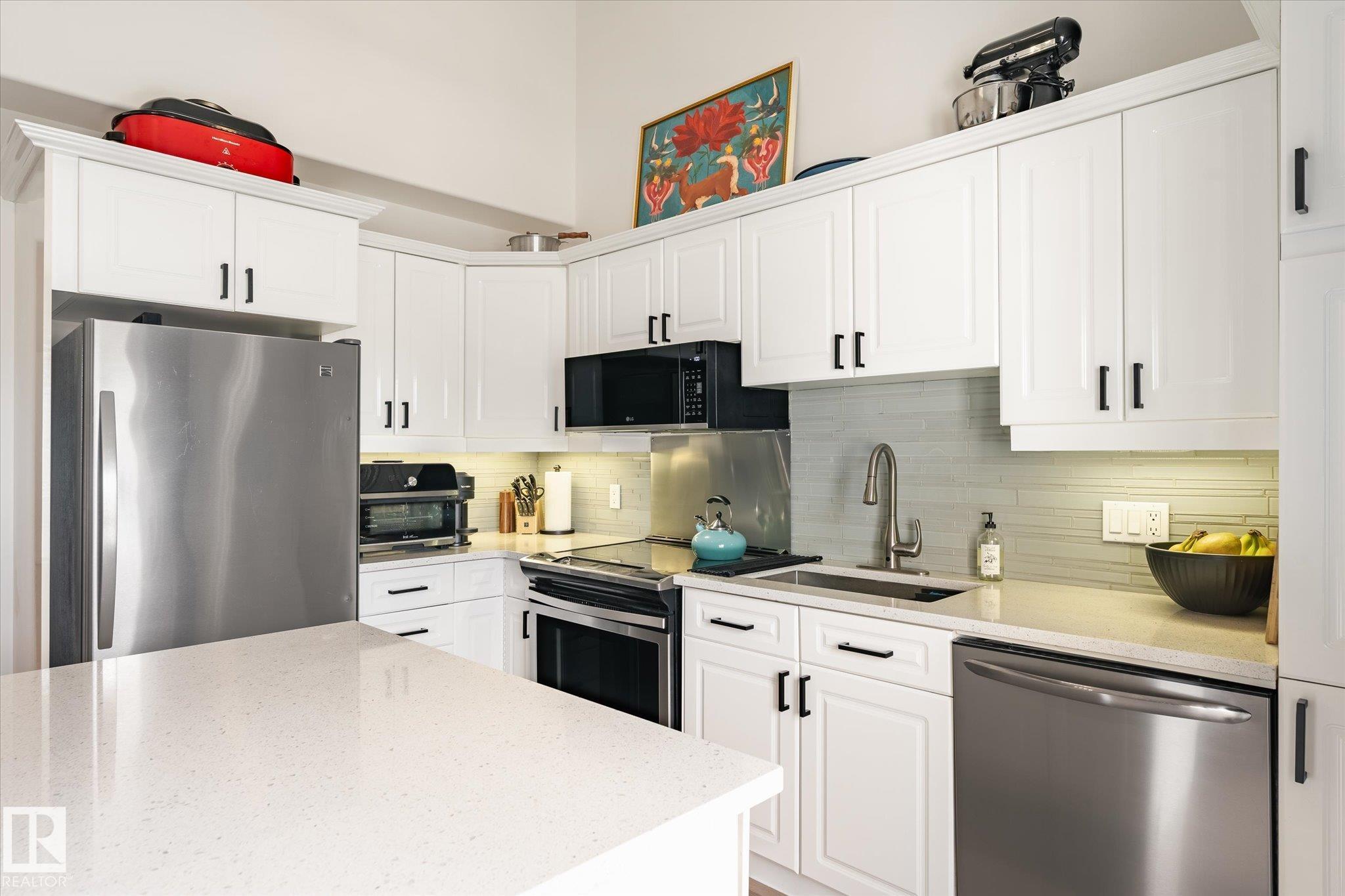 https://zimg.paragon.ice.com/ParagonImages/Property/PM/RAE/225399497/17/0/0/d57f6bf12e7af0d33e0a6ced84b46f86/1/4a3bbadcefdb05ad957cd75f3866c686/225399497-a172abc2-3c94-4441-b597-d8084bfde814.JPG