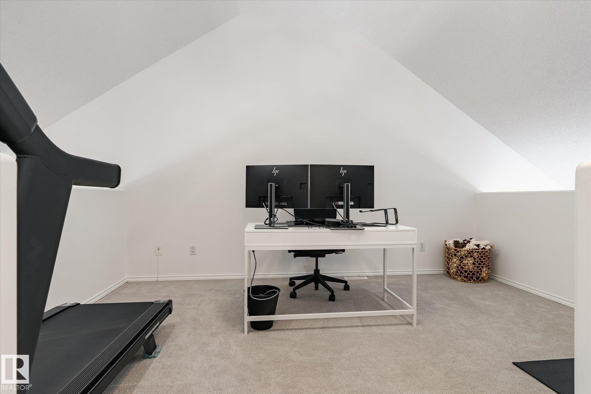 https://zimg.paragon.ice.com/ParagonImages/Property/PM/RAE/225399497/34/0/0/4cbdd706936af48dac5138ec78caa96c/1/4a3bbadcefdb05ad957cd75f3866c686/225399497-0080be16-6374-4e03-ab6a-94e894ac24e0.JPG