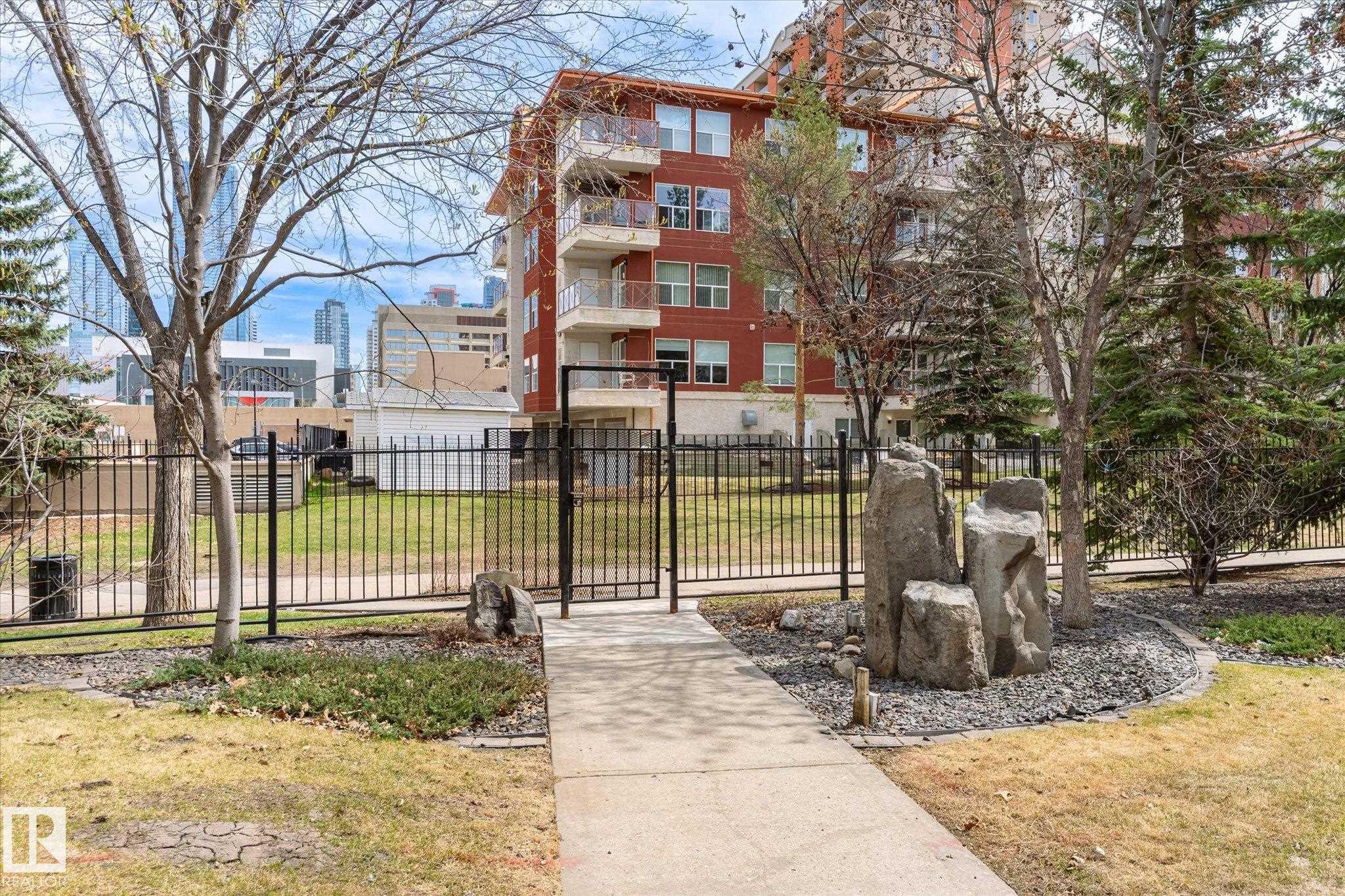 https://zimg.paragon.ice.com/ParagonImages/Property/PM/RAE/225399497/44/0/0/2f60a9ae19de1128a335c27c48a820e0/1/4a3bbadcefdb05ad957cd75f3866c686/225399497-ad6efe94-f0db-4c14-95a6-63f68f92e3f6.JPG
