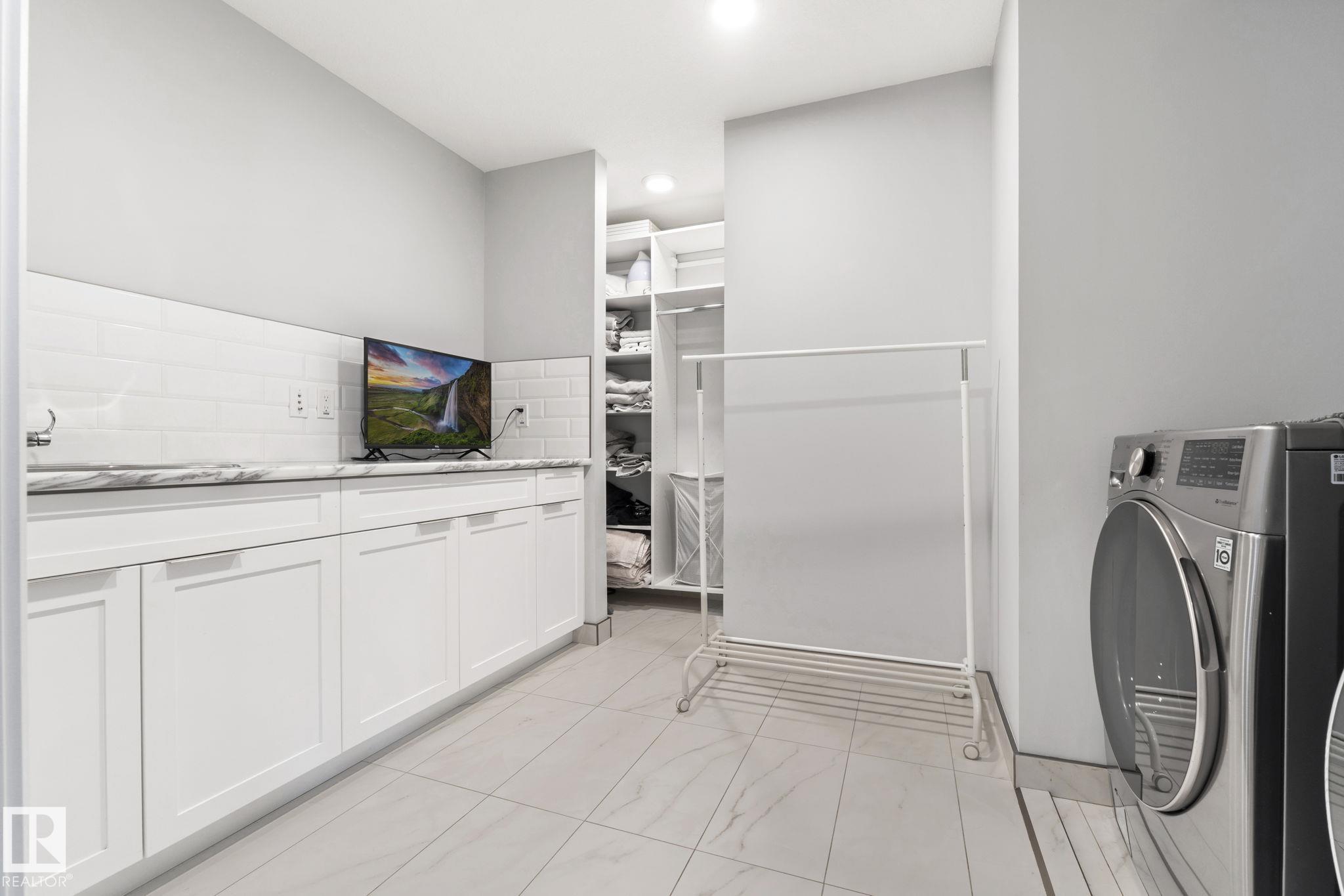 https://zimg.paragon.ice.com/ParagonImages/Property/PM/RAE/225399500/36/0/0/739cbf5505460aa8753ed1d6f26479b7/1/1255bef94e8612c55594df34b0ed475f/225399500-f7e19210-abc9-4058-96cf-8ddd56077a73.JPG
