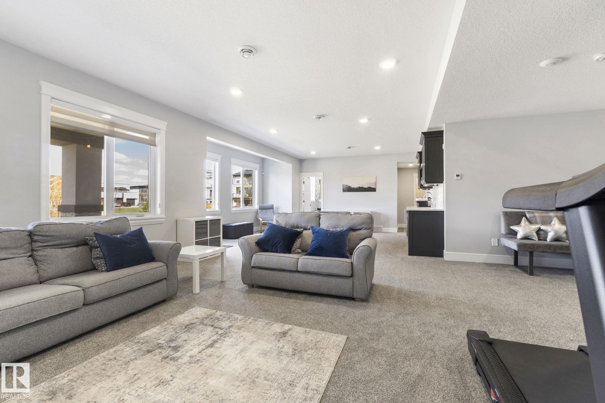 https://zimg.paragon.ice.com/ParagonImages/Property/PM/RAE/225399500/47/0/0/71335d489920fd874273ff625b6f45f1/1/1255bef94e8612c55594df34b0ed475f/225399500-d06ea392-c271-4acd-b5a0-623b5fbf5910.JPG