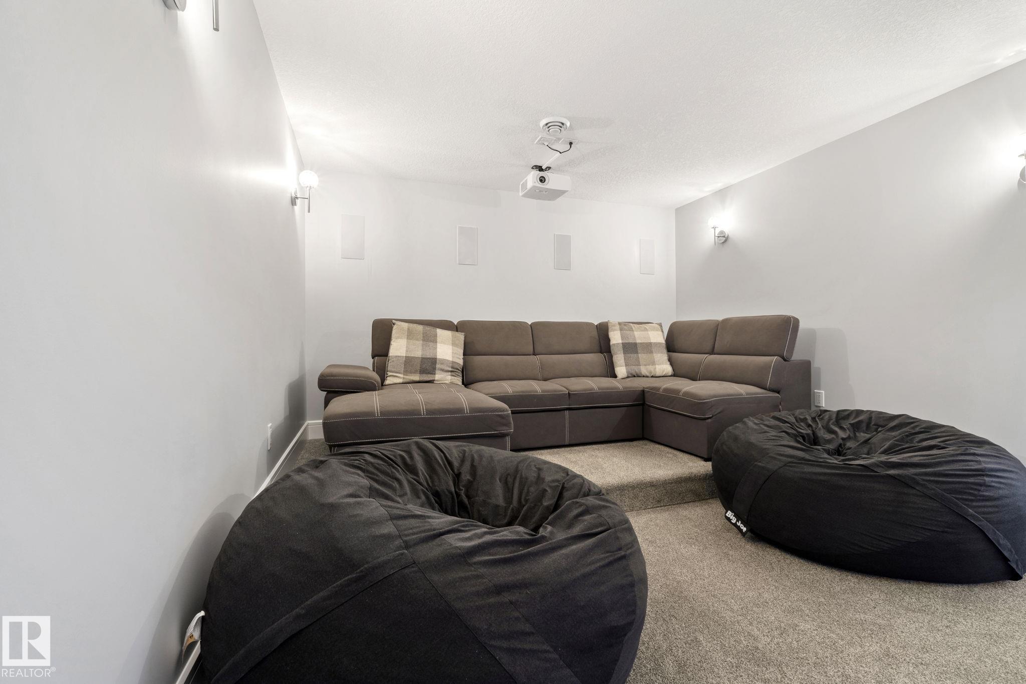 https://zimg.paragon.ice.com/ParagonImages/Property/PM/RAE/225399500/51/0/0/3a38c8f82033cce3ff6eeca13063fd67/1/1255bef94e8612c55594df34b0ed475f/225399500-97274ad3-8d9a-4899-9c84-e0df6169c9d7.JPG