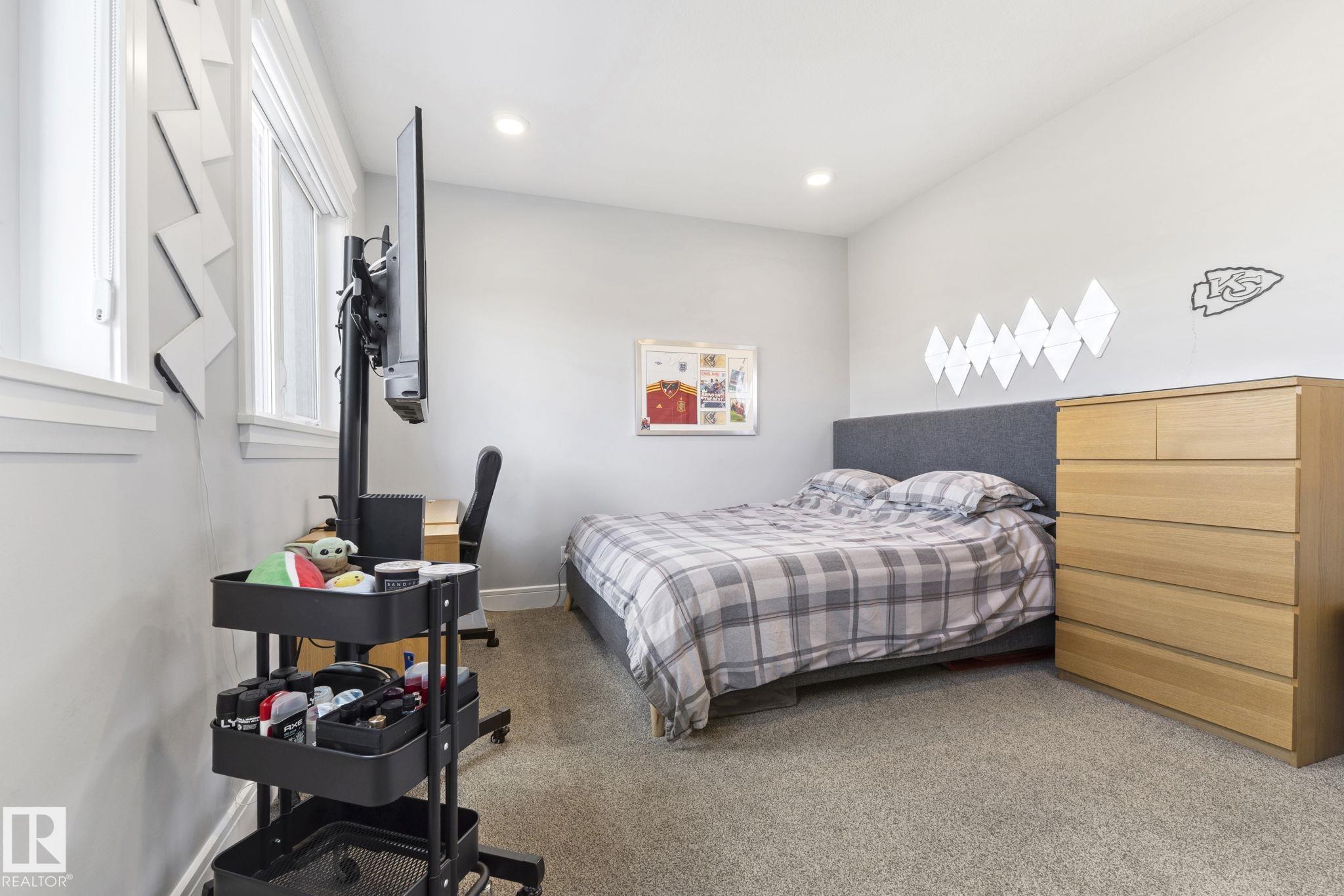 https://zimg.paragon.ice.com/ParagonImages/Property/PM/RAE/225399500/54/0/0/ea4ca564809b76b71fdf2f4cbc820a1c/1/1255bef94e8612c55594df34b0ed475f/225399500-8c6226fc-2a9e-4849-8737-ebf465136ca0.JPG