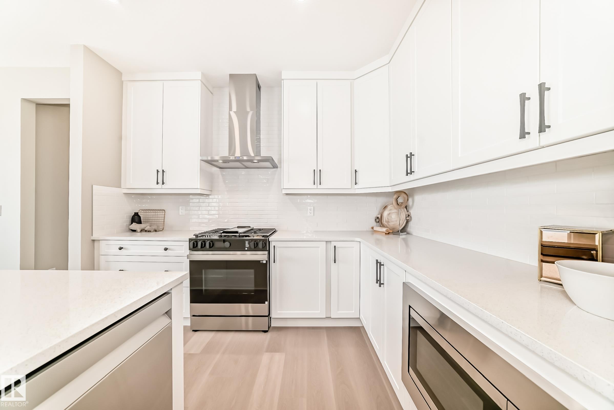 https://zimg.paragon.ice.com/ParagonImages/Property/PM/RAE/225399506/10/0/0/e7b3407908919c0ecca352f28ec73c68/1/8ed00b9344869e33bcd87bfb6982cec9/225399506-dbc6285d-f2c0-4820-9a9e-2d6c2de70ab5.JPG