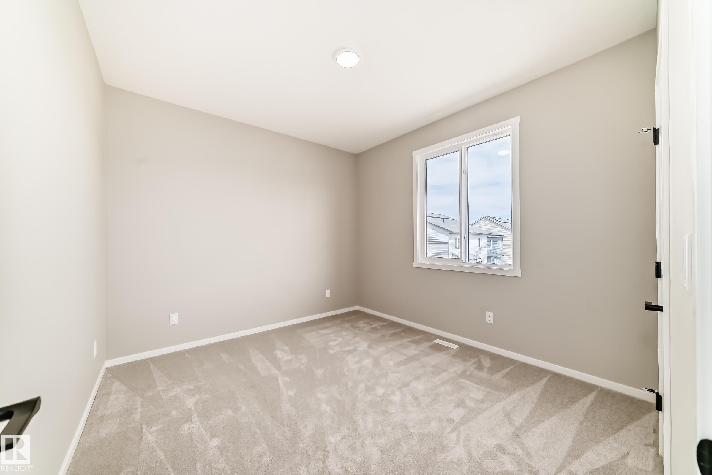 https://zimg.paragon.ice.com/ParagonImages/Property/PM/RAE/225399506/51/0/0/36db34a04f6fbc43b8e694a33c7c1c44/1/8ed00b9344869e33bcd87bfb6982cec9/225399506-d14abb1b-c2d1-48af-8ac6-2ee04c0e50fb.JPG